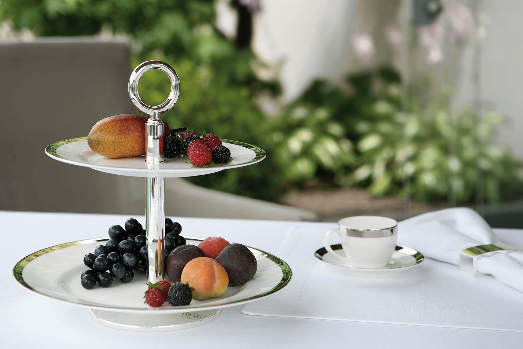 Fink Etagere PLATINUM, Porzellan, (1-tlg), Servierplatte mit Platinumrand, mit 2 Etagen, Höhe ca. 26 cm
