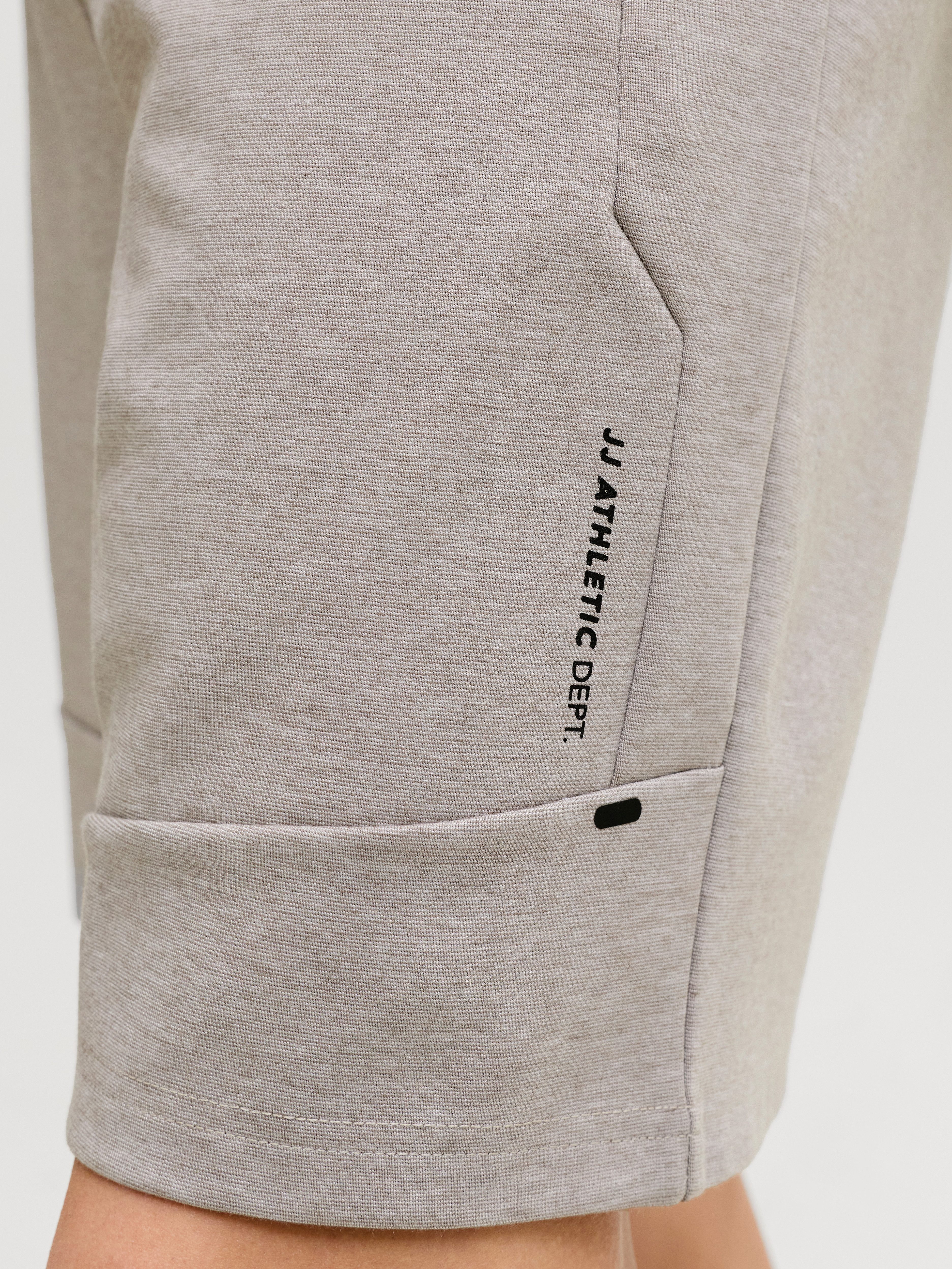 Jack & Jones Sweatshorts JPSTGORDON BASE SWEAT SHORTS SRT SN Materialmix mit Stretch, regular fit