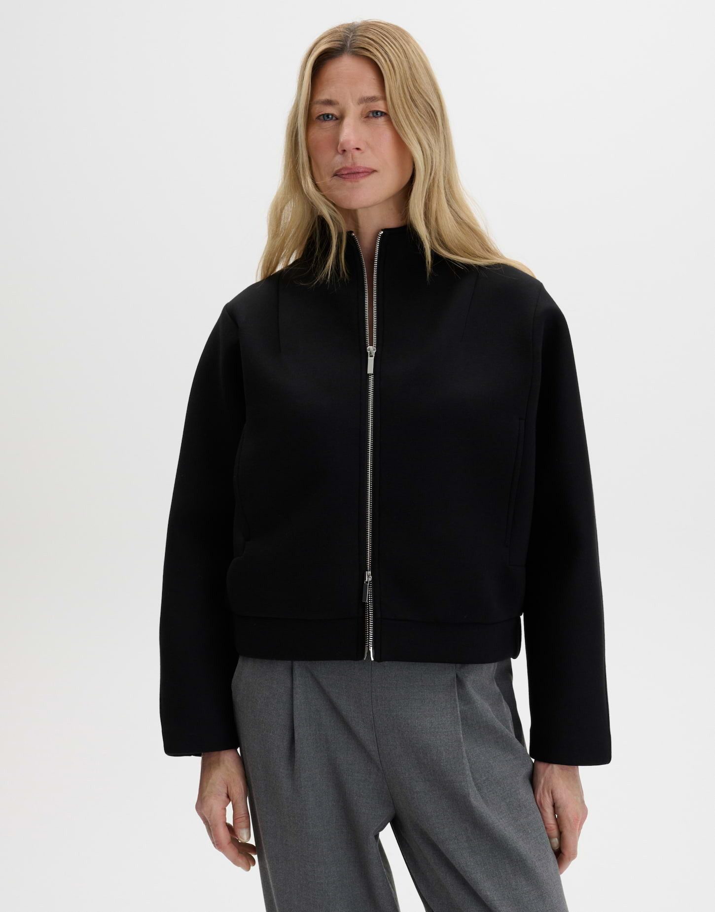 someday Sweatjacke Ujoana aus weichem Scuba Sweat Verkürzte, schmal zulaufende Form mit Stehkragen und Zipper