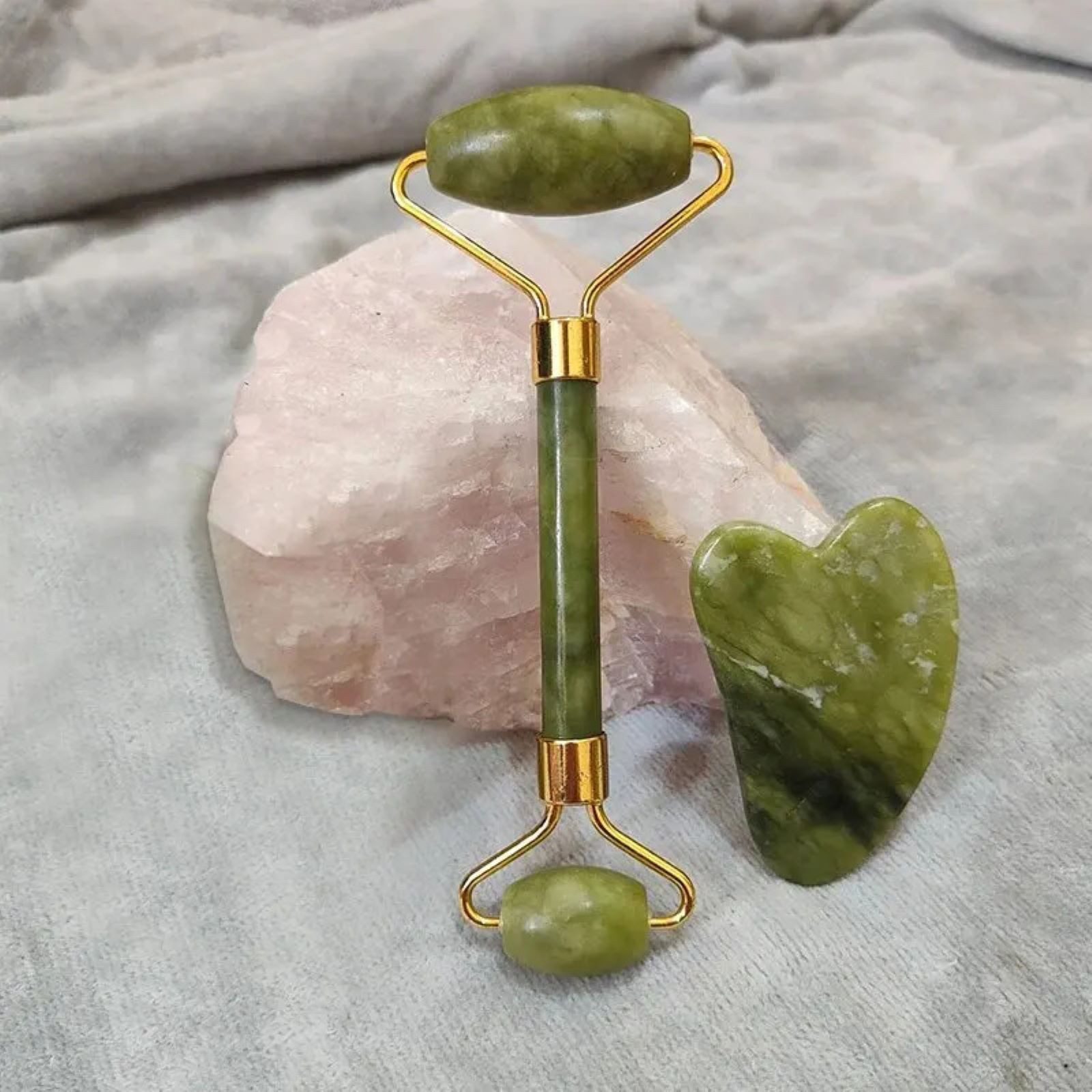 Montegoni Gesichtsmassagegerät Natürliche Gesichtsmassagege Jaderoller & Gua Sha, Gesichts-Roller-Massagegerät 1-tlg., Jade-Stein-Set für Gesichtspflege, Anti-Aging, Gesicht, Augen,Anti Falten