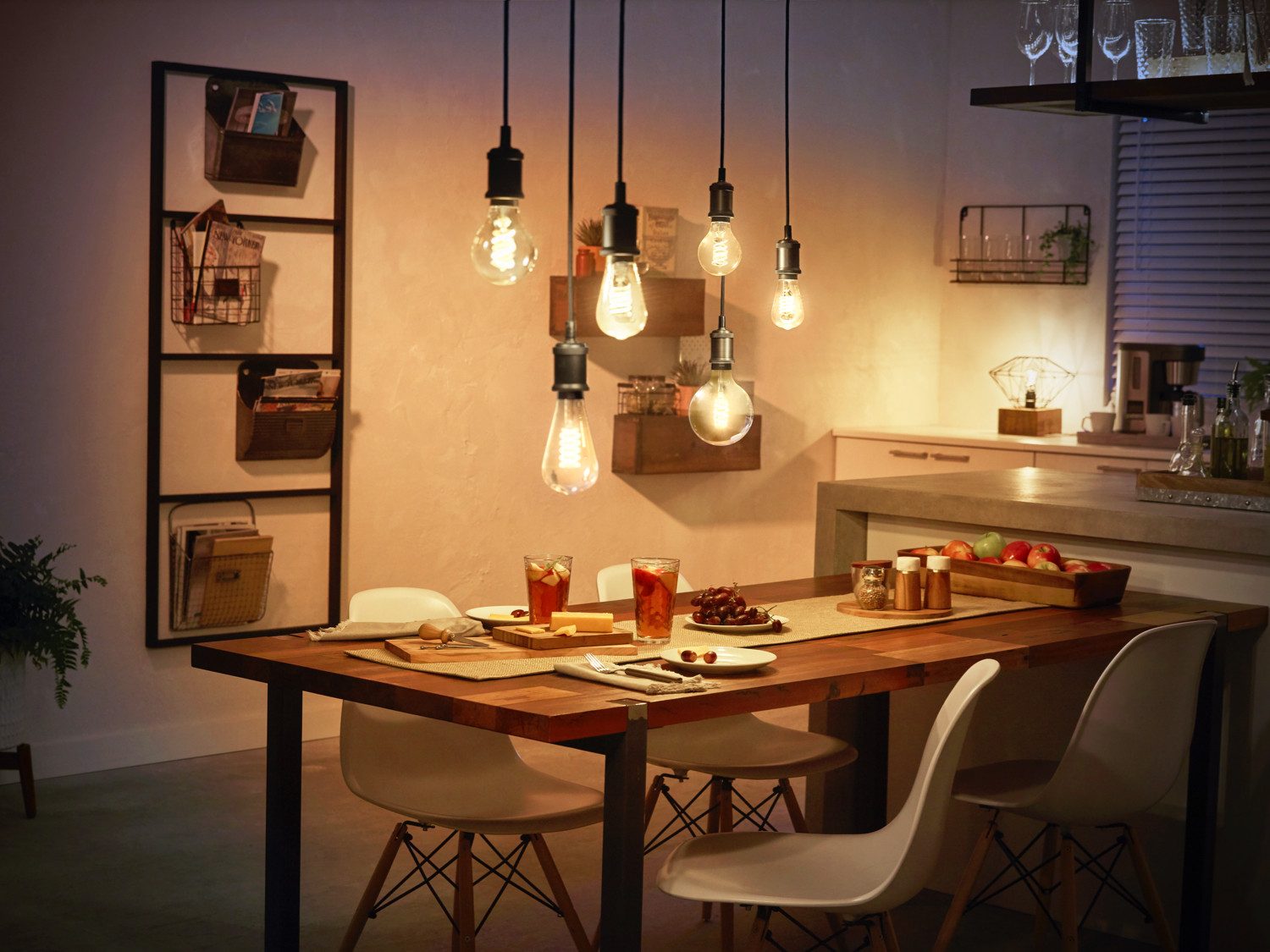 Philips Hue LED-Filament White Globe G93 550lm, E27, 1 St., Warmweiß – Bild 5 von 5