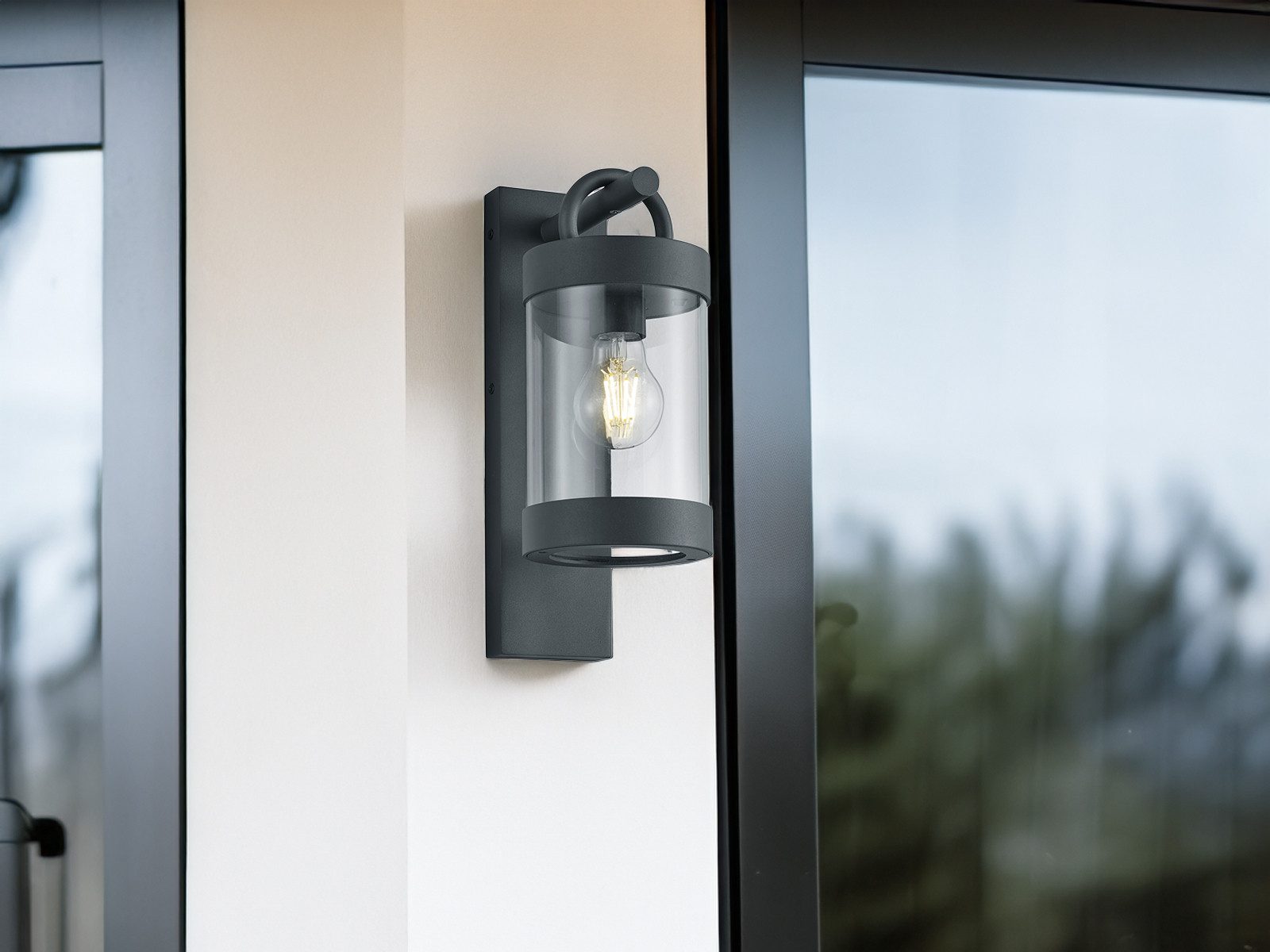 TRIO Leuchten Außen-Wandleuchte, LED wechselbar, Warmweiß, Landhausstil Wand Außenleuchte aus Aluminium mit Acrylglas, Höhe 33cm