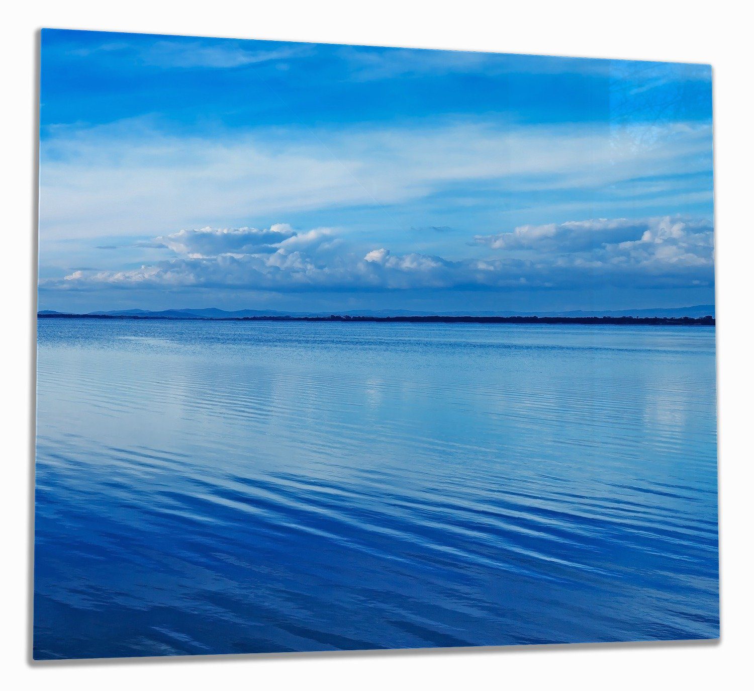 Wallario Herd-Abdeckplatte Blaue Meeresbucht in Italien mit Spiegelung im Wasser, ESG-Sicherheitsglas, (Glasplatte, 1 tlg., inkl. 5mm Noppen), verschiedene Größen | Herdabdeckplatten