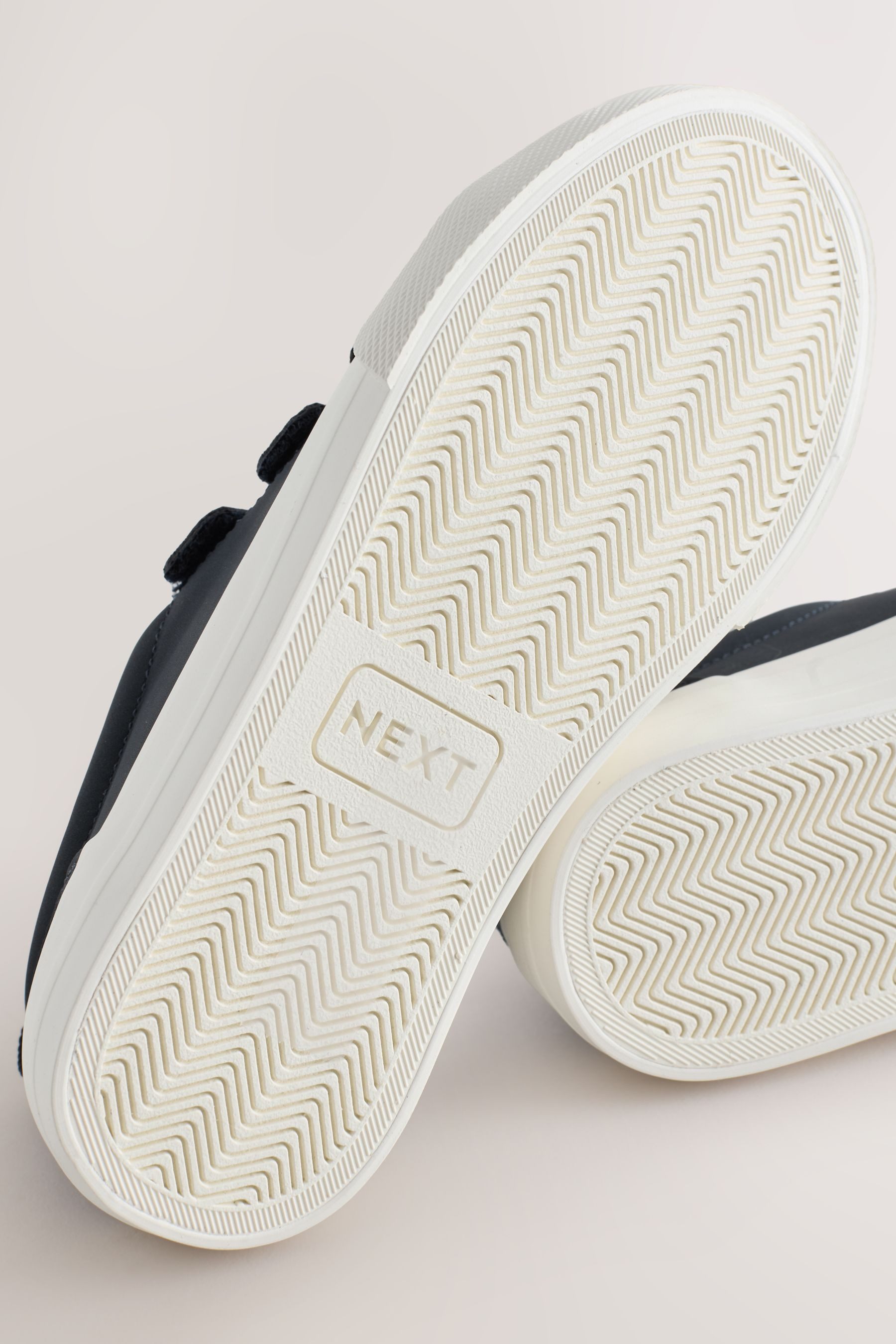 Next Lässig-elegante Sneaker, weite Passform Sneaker (1-tlg)
