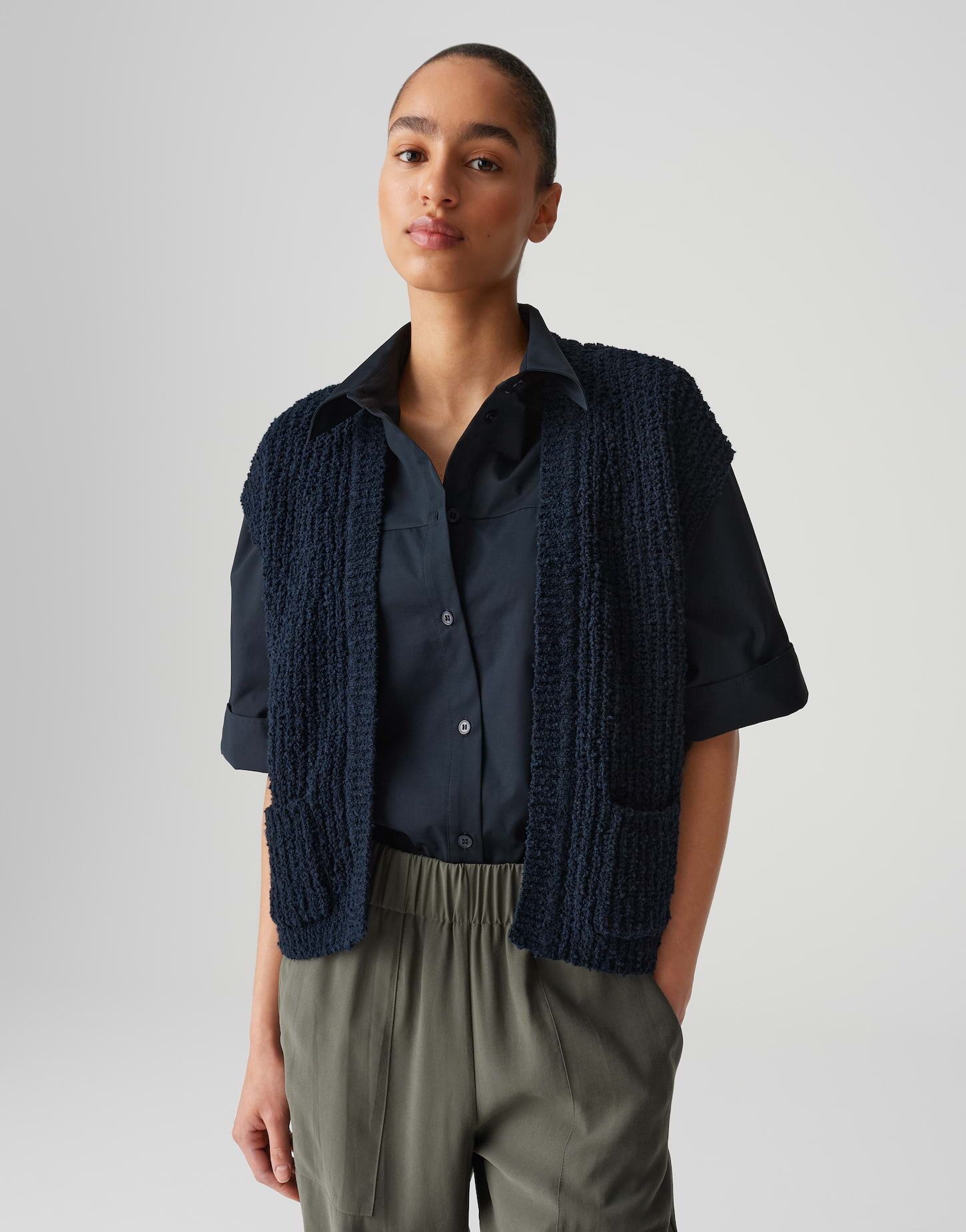 OPUS Cardigan DIMOLA in Bouclé Optik überschnittene Schulter, aufgesetzte T günstig online kaufen