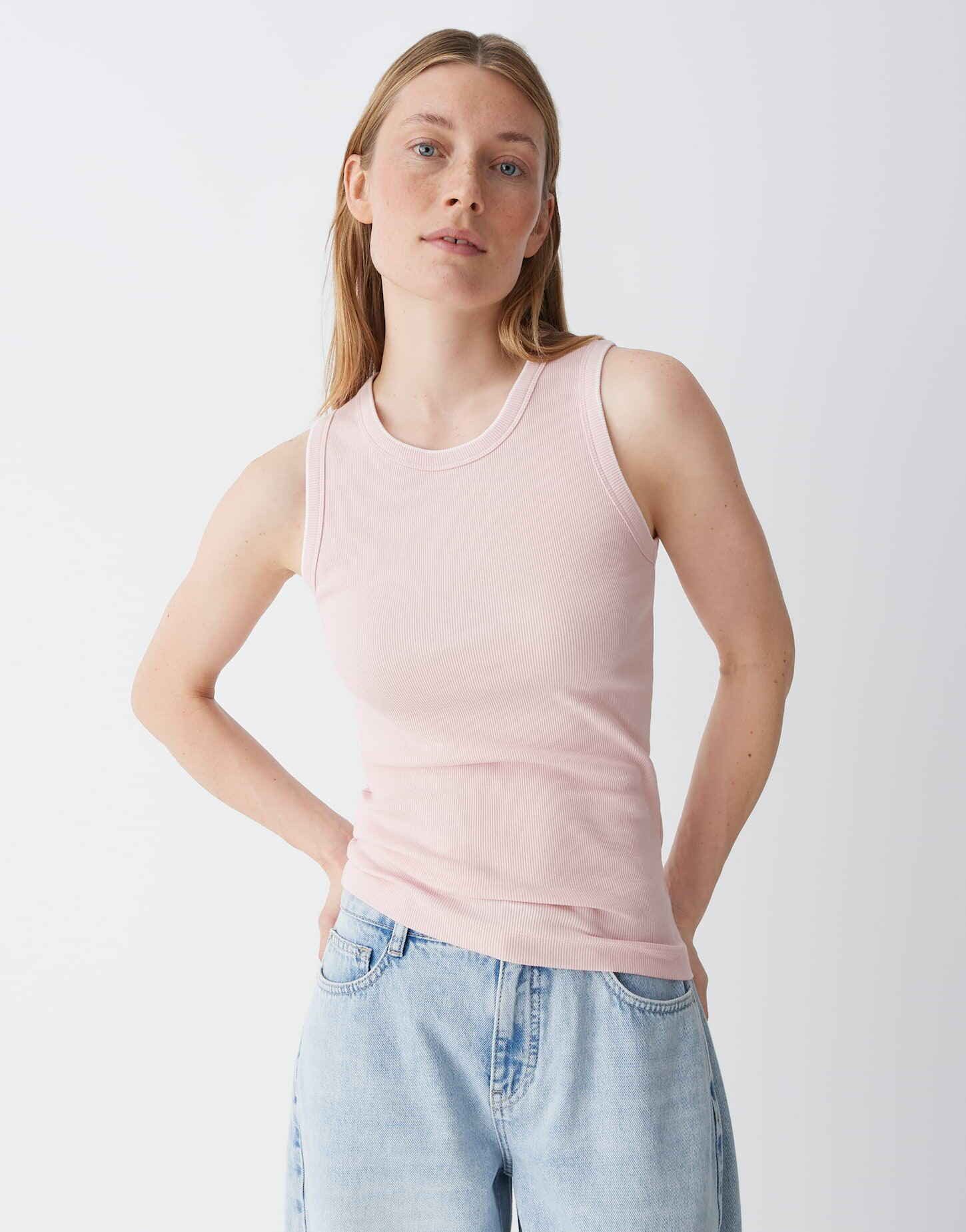 OPUS Tanktop Geripptes Tanktop mit kontrastfarbenen Bündchen Schmale Passform, sportliches Highlight durch Rippbündchen