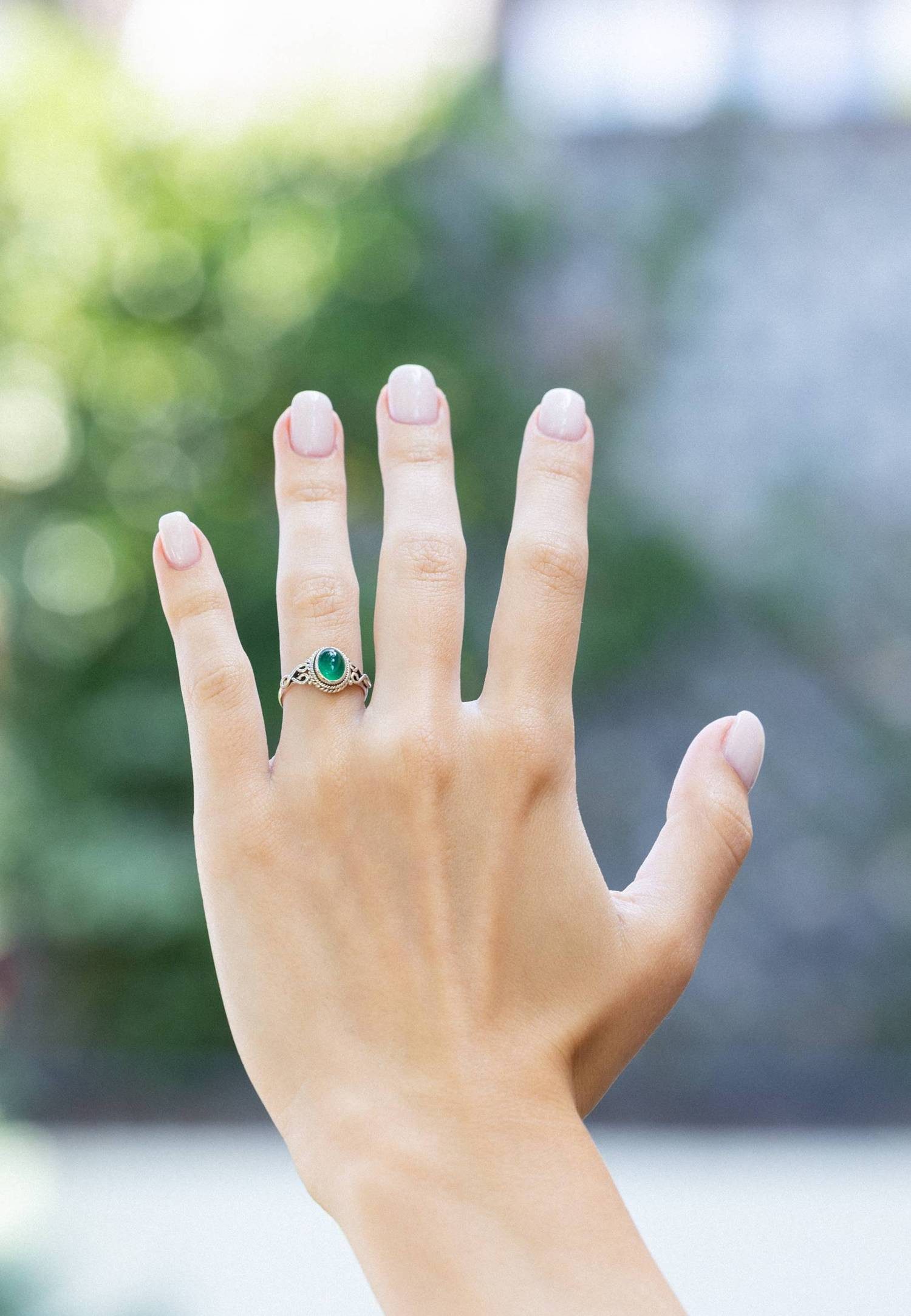 mantraroma Silberring BAGHIMI oval aus 925 Silber mit grünen Onyx (Ring mit Schmuckbeutel), Damenring aus 925er Silber