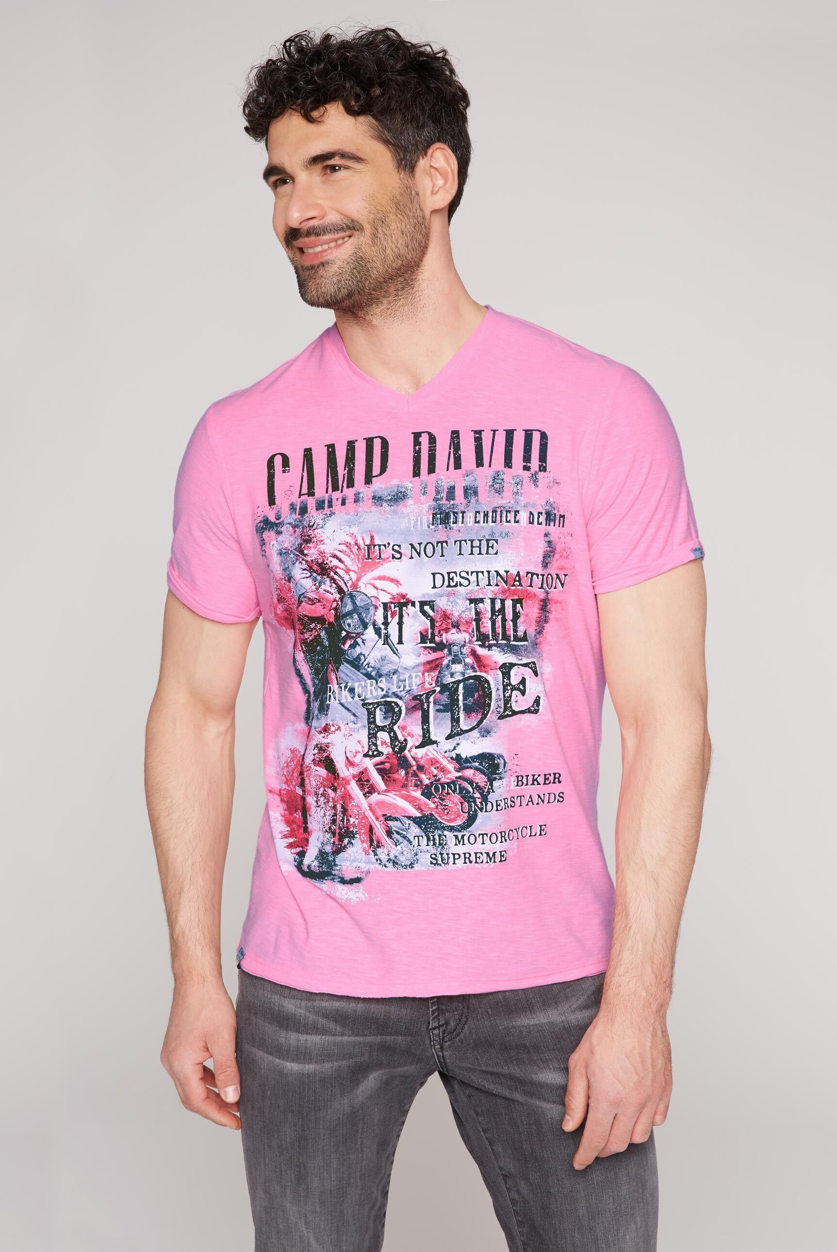 CAMP mit pink fixierten neon V-Shirt Krempelärmeln DAVID