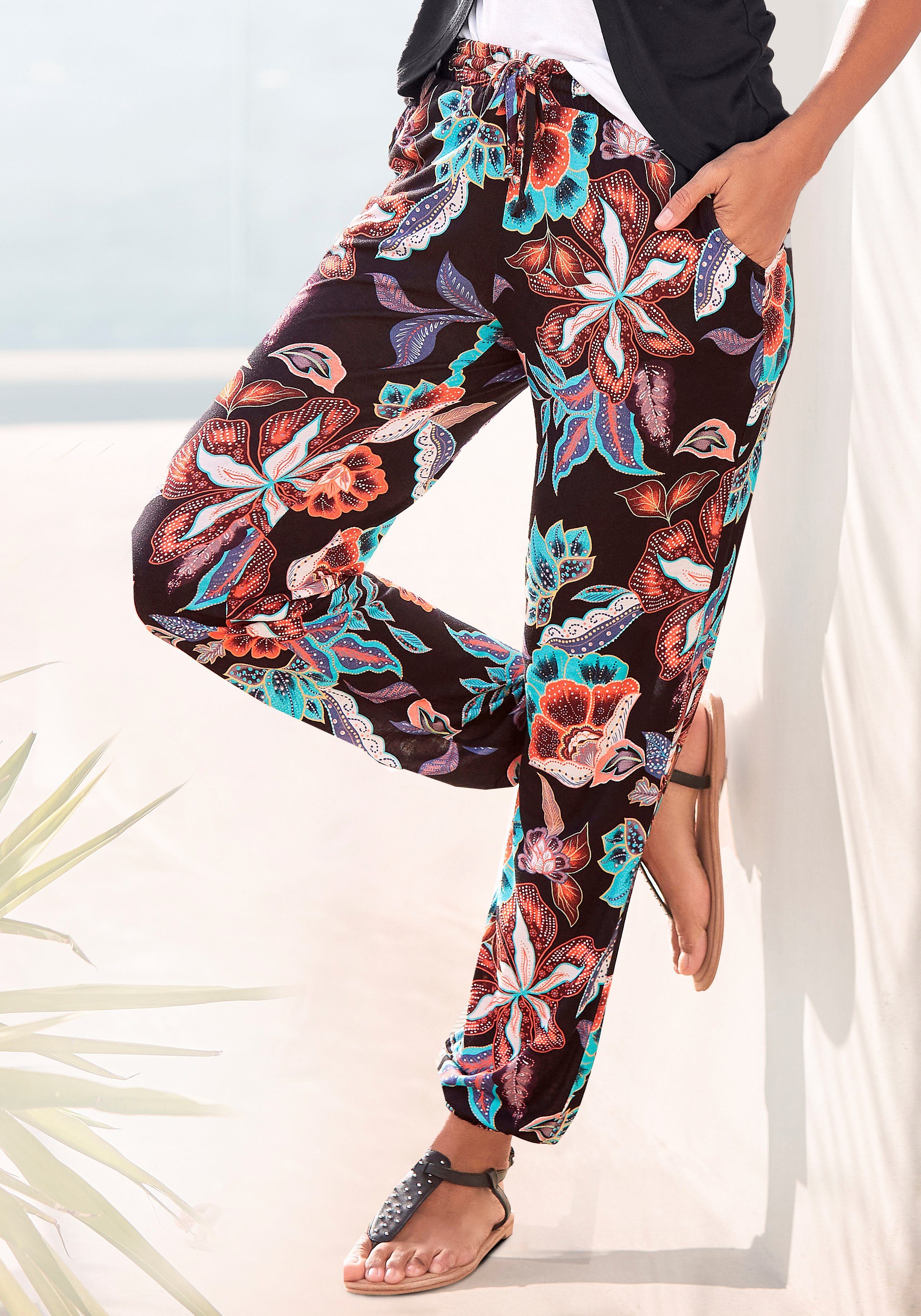 Vivance Jerseyhose mit großem Blumendruck und Taschen, Stoffhose, elastisch | Strandkleider