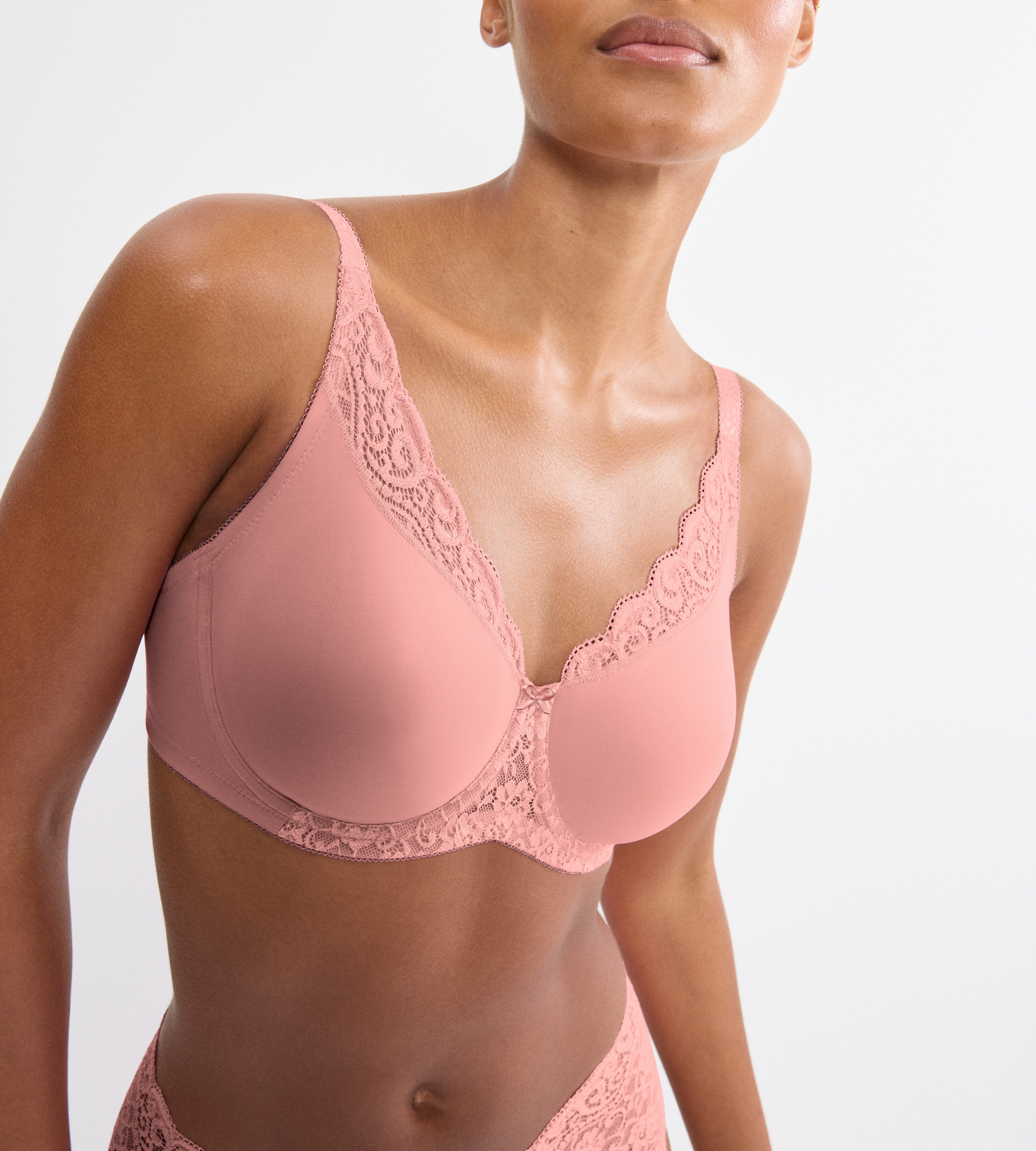 Triumph Minimizer-BH Amourette W01 verkleinert die Brust optisch um eine Cup-Größe