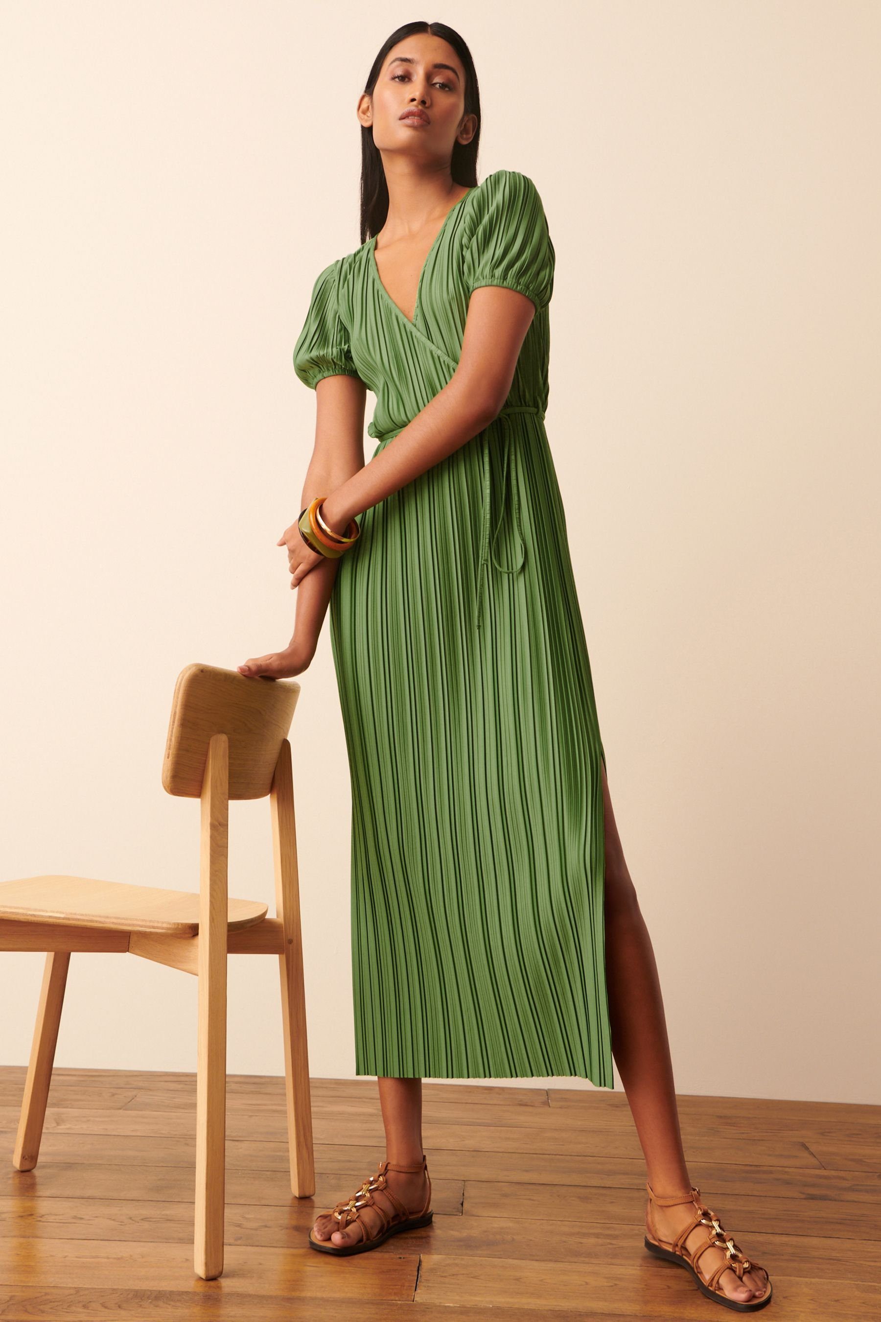 Next Plisseekleid Plissiertes mit (1-tlg) Kleid Ärmeln Green kurzen