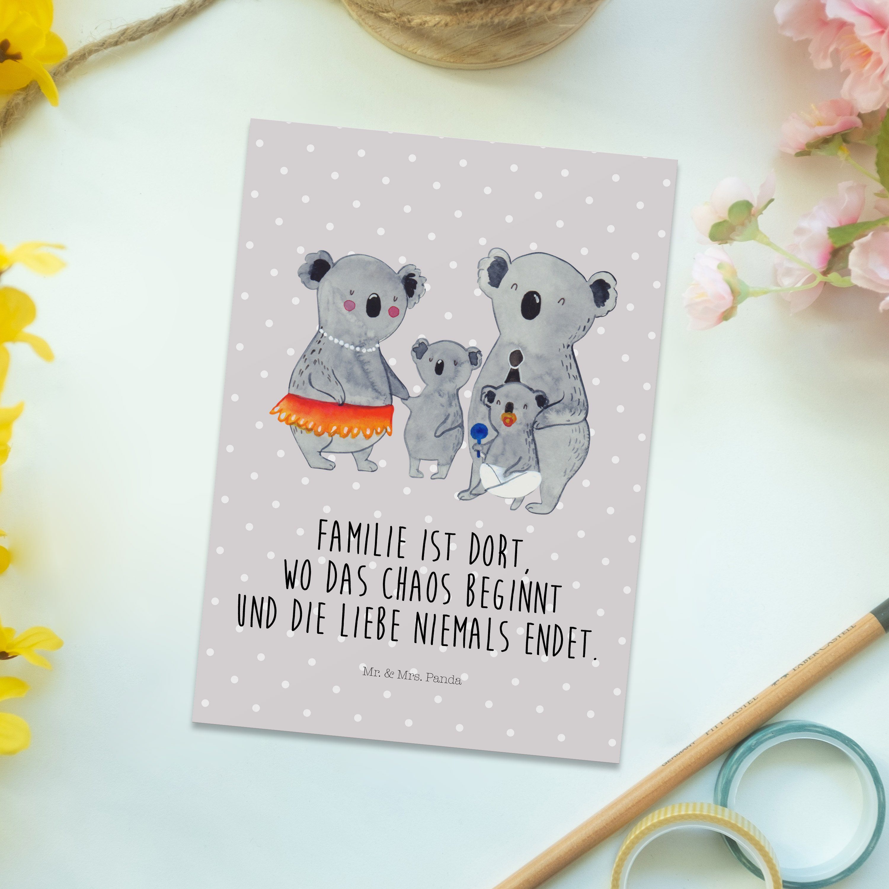 Mr. & Mrs. Panda Postkarte Koala Familie, Grußkarte, Grau Pastell, Family, Ansichtskarten, Famil, Designkarte kunstkarte Familienzeit