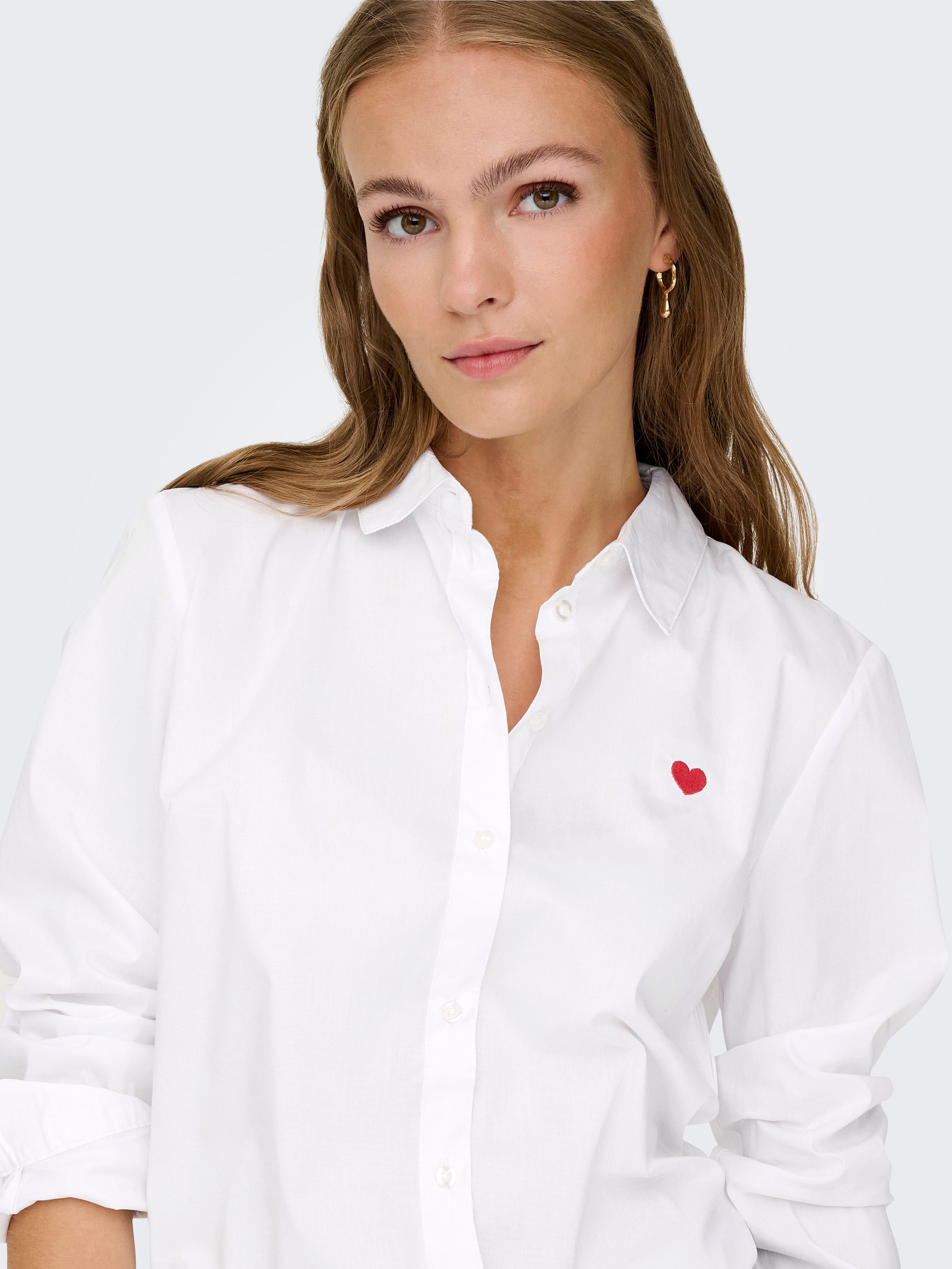 JDY Hemdbluse JDYMIO L/S EMBROIDERY SHIRT WVN NOOS in klassischer Form mit kleiner Bruststickerei