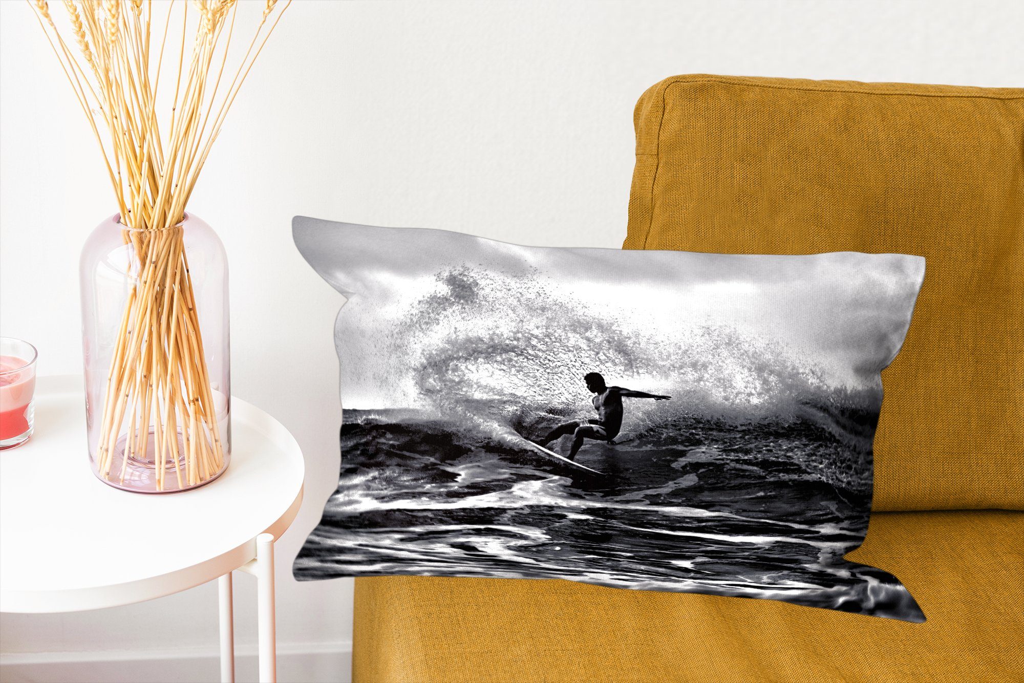 MuchoWow Dekokissen Surfer zwischen mit Wellen Zierkissen, Füllung, den Dekokissen Schlafzimmer Dekoration, auf Wohzimmer Hawaii