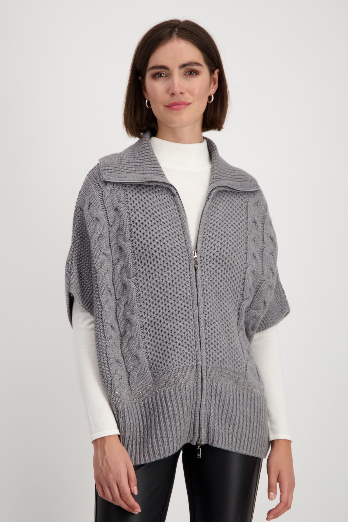 Monari Strickcape