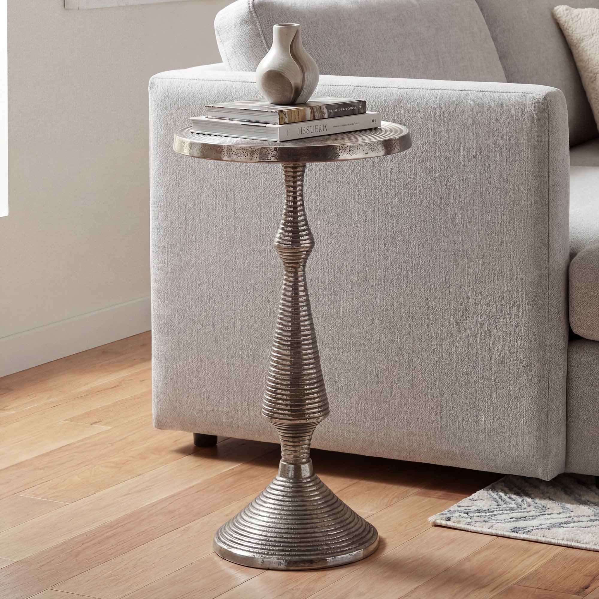 Wohnling Beistelltisch WL7.602 Alu Silber 30cm Metall Couchtisch Wohnzimmertisch Dekotisch (Extravaganter Tisch in feiner Rillenoptik), Komplett aus robustem Aluminium gefertigt