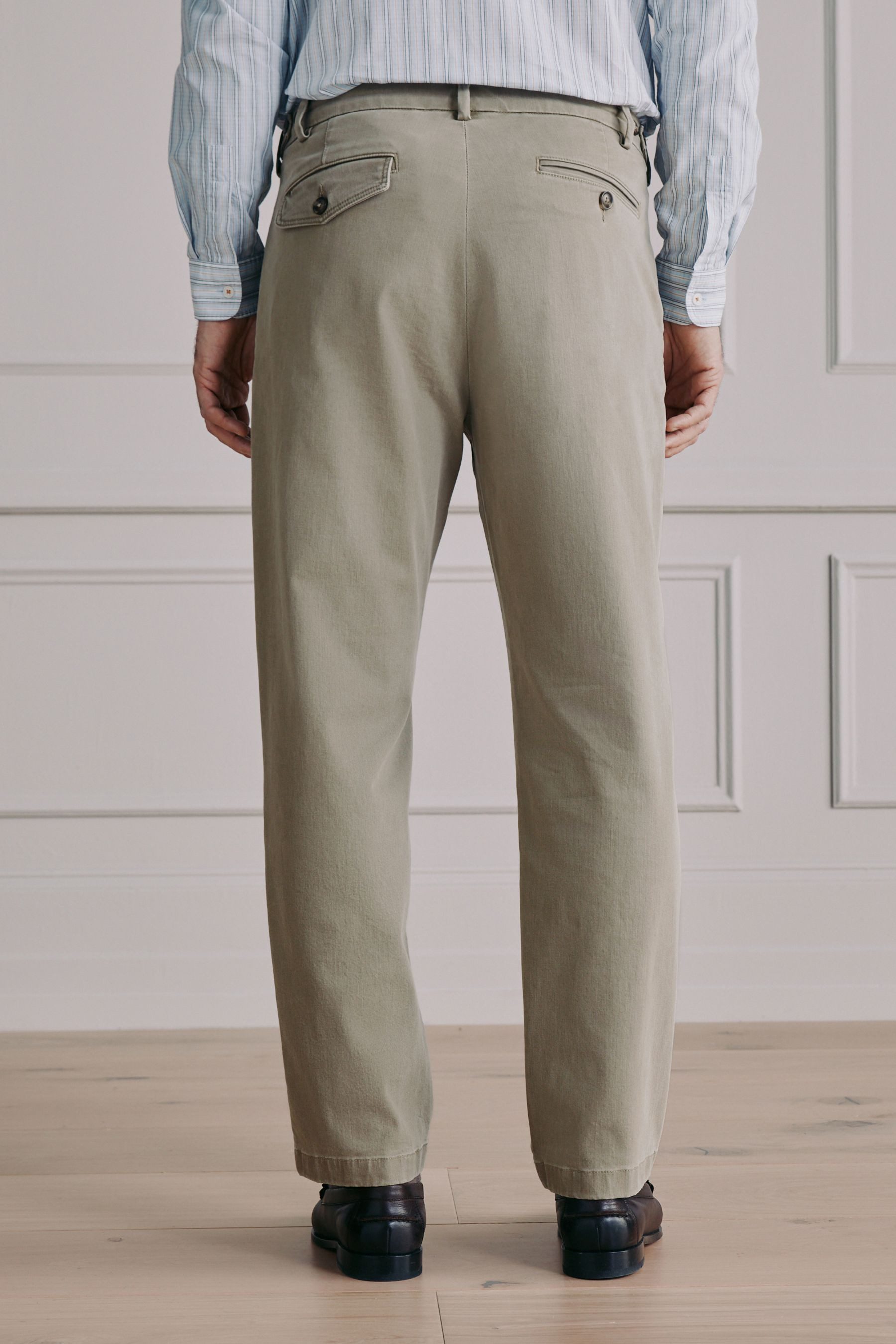 Next Chinohose Luxuriöse, weiche Regular Fit Chinohose (1-tlg)
