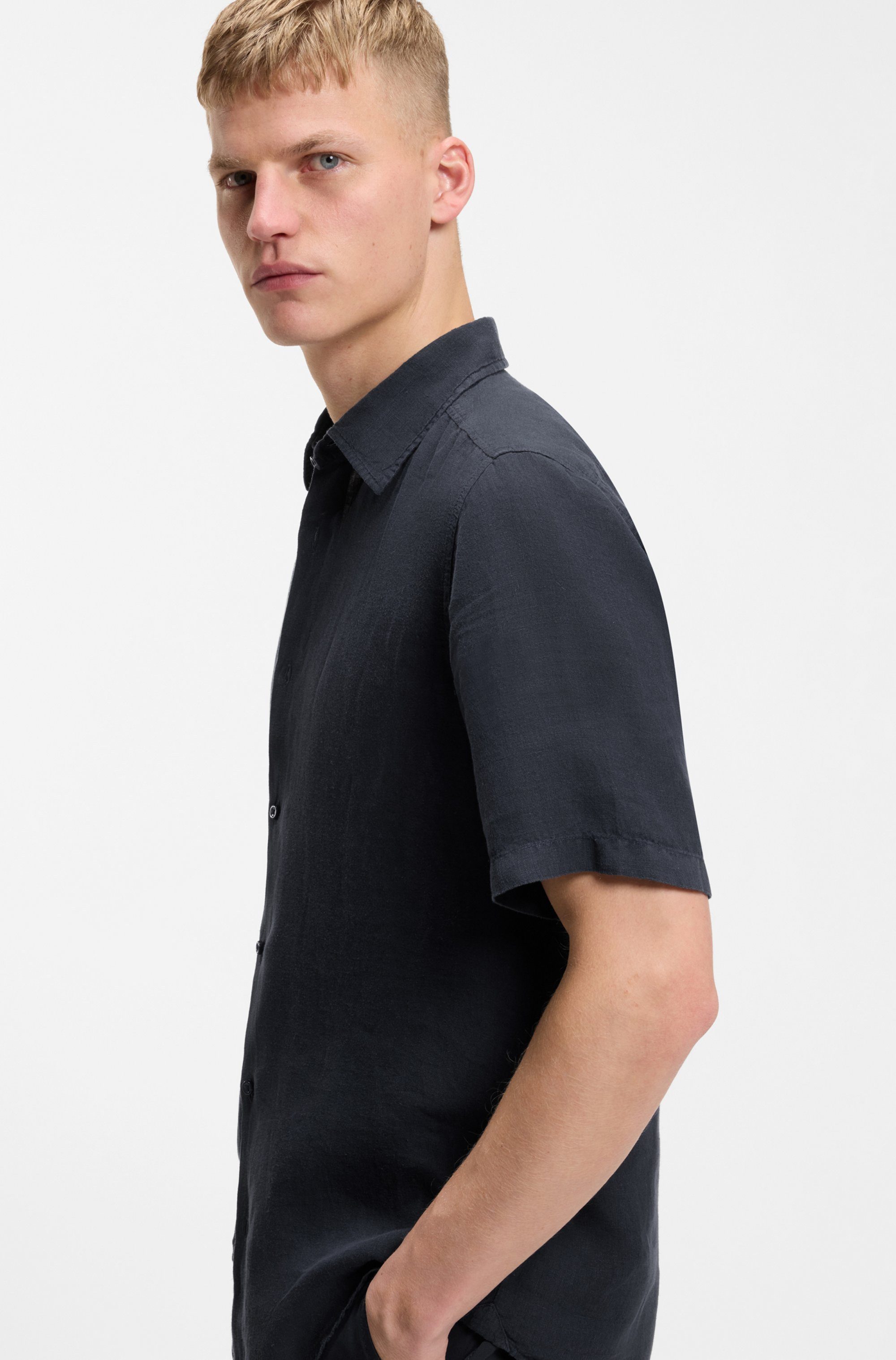BOSS ORANGE Kurzarmhemd Rash Premium Herrenmode aus reinem Leinen, regular fit