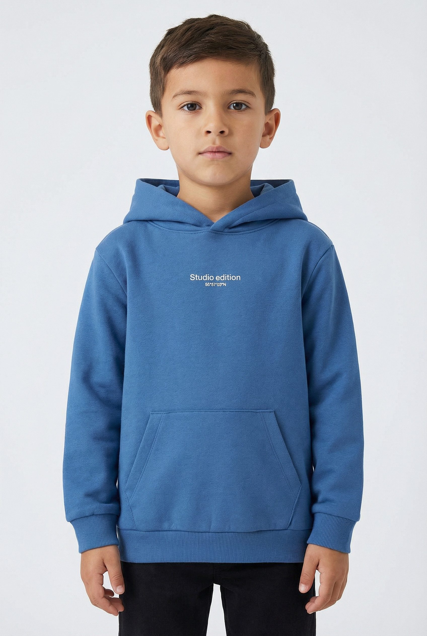 Name It Kapuzensweatshirt NKMBRODY LS NREG SWEAT WH BRU NOOS mit kleinem Logoprint