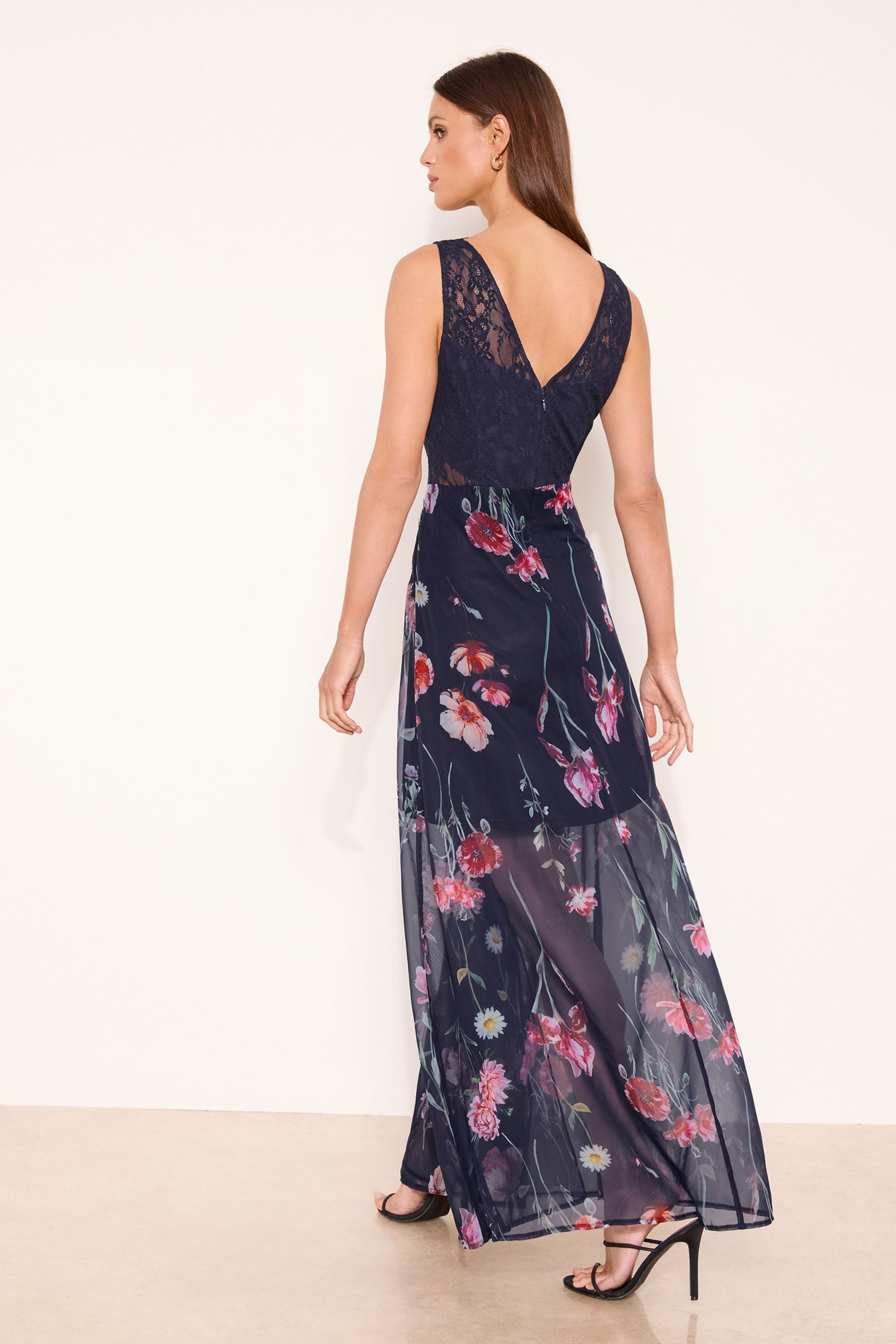 LIPSY Maxikleid Maxikleid mit Blumen-Print und Spitze, Regular (1-tlg) günstig online kaufen