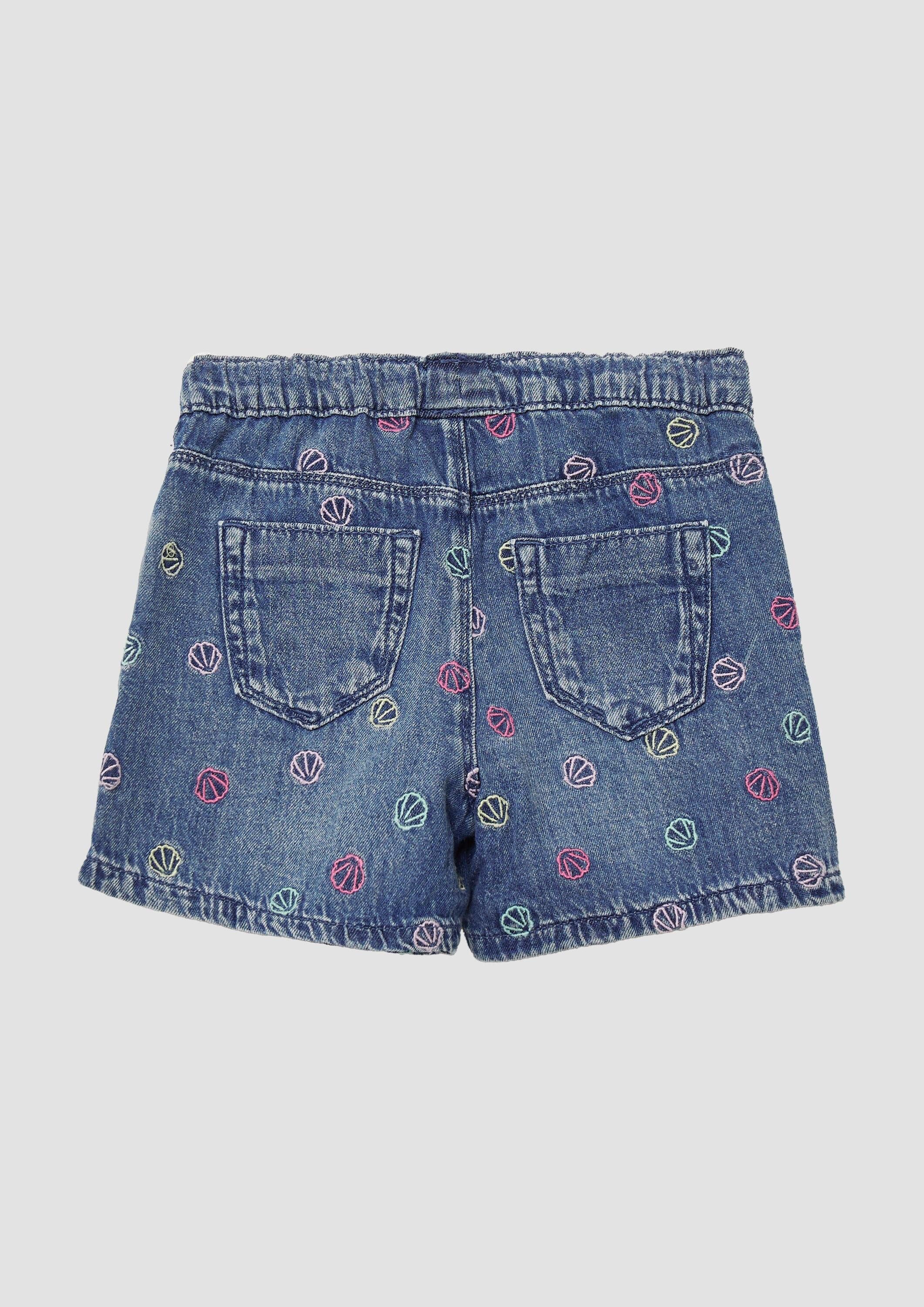 s.Oliver Jeansshorts Jeans-Hose Bestickte Jeans-Shorts im Loose Fit mit Schleifendetail