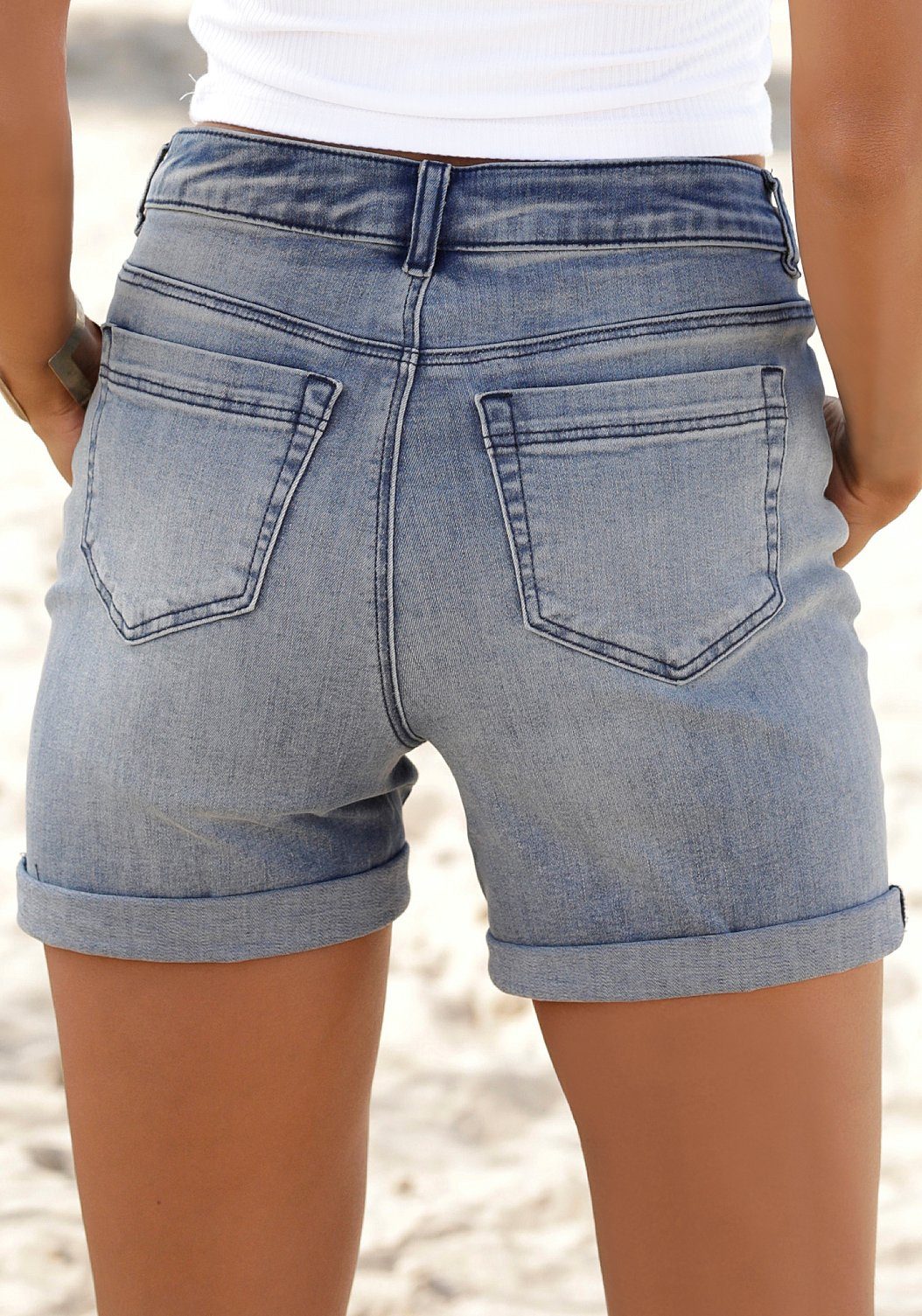 Buffalo Jeansshorts in High-waist-Form blue-washed