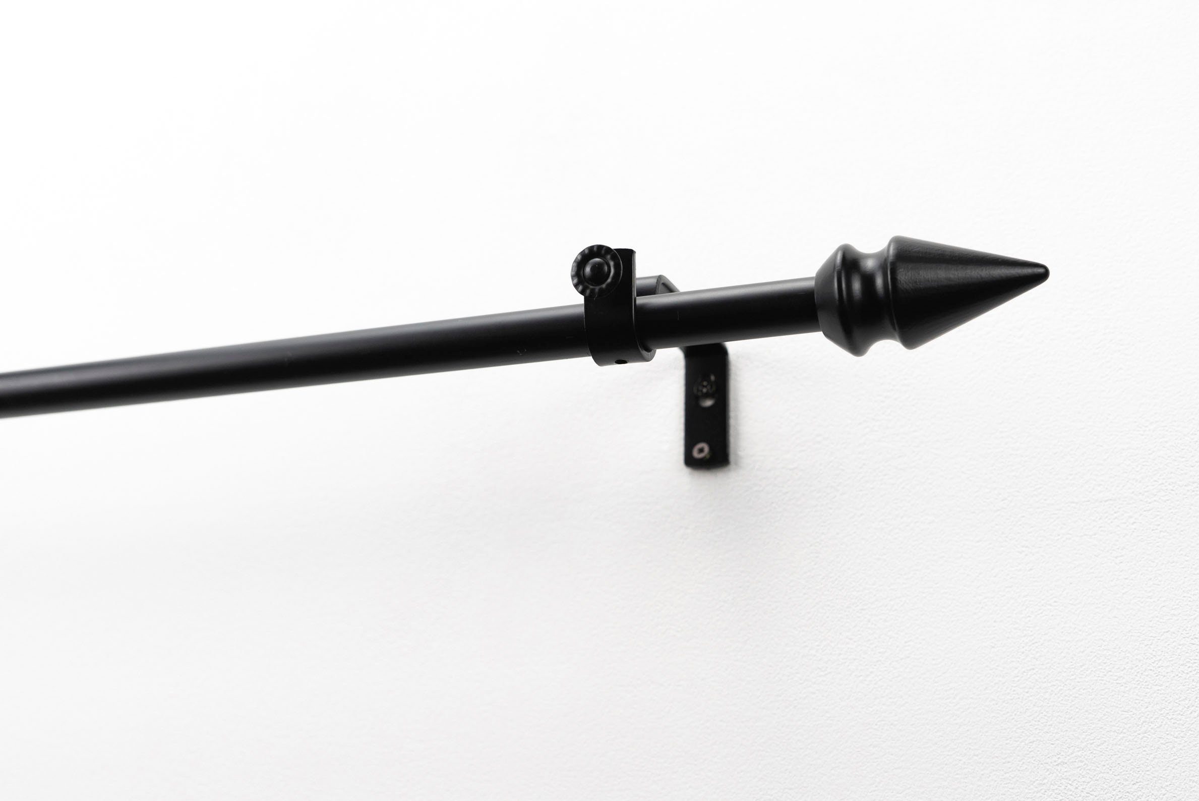 GARESA Gardinenstange SPYRNA mit offenem Träger, Ø 16 mm, 1-läufig, Wunschmaßlänge, mit Bohren, verschraubt, Holz, Metall, Vorhanggarnitur, verlängerbar, Spitze, ohne Ringe