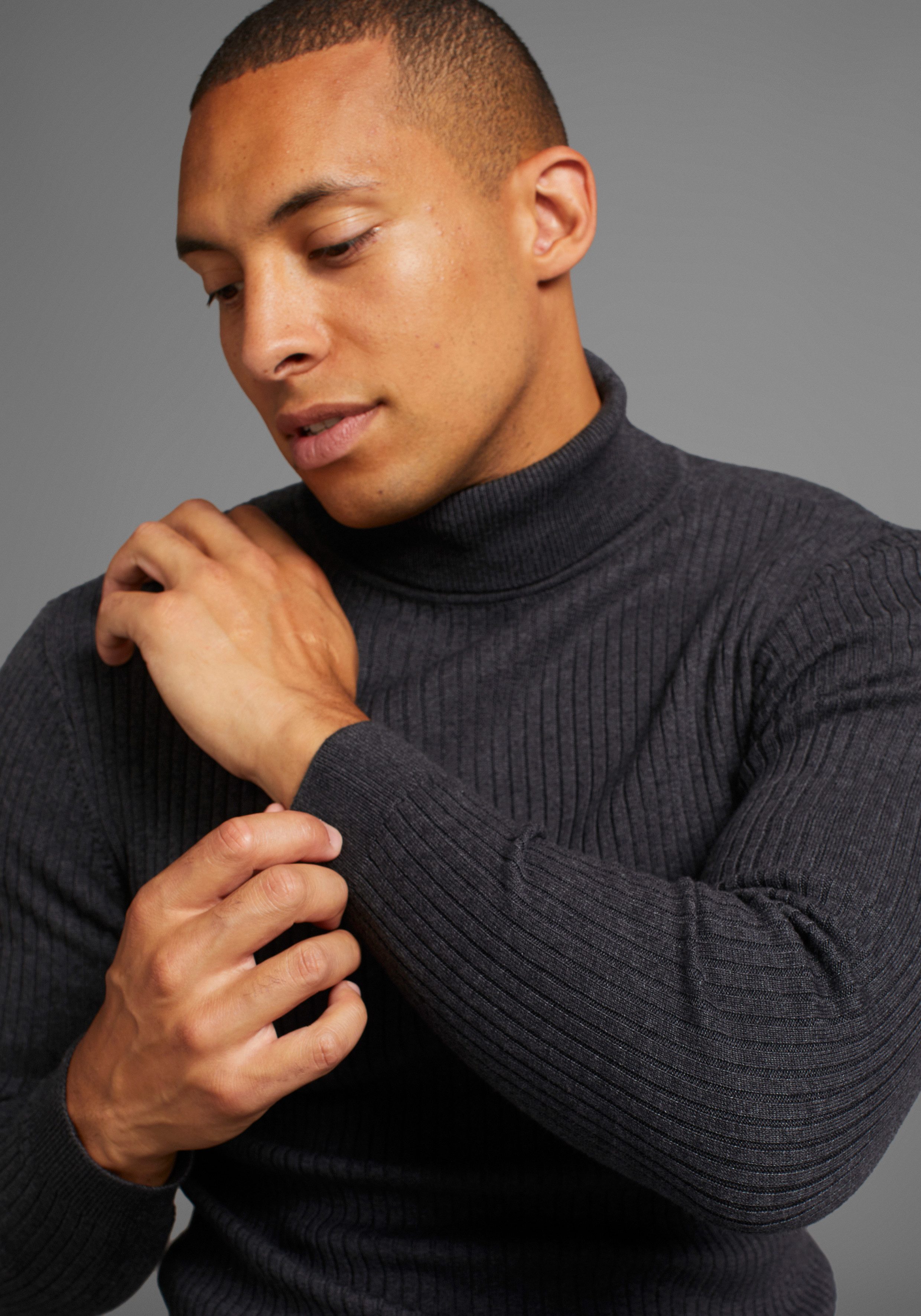 Bruno Banani Rollkragenpullover in Rippenqualität