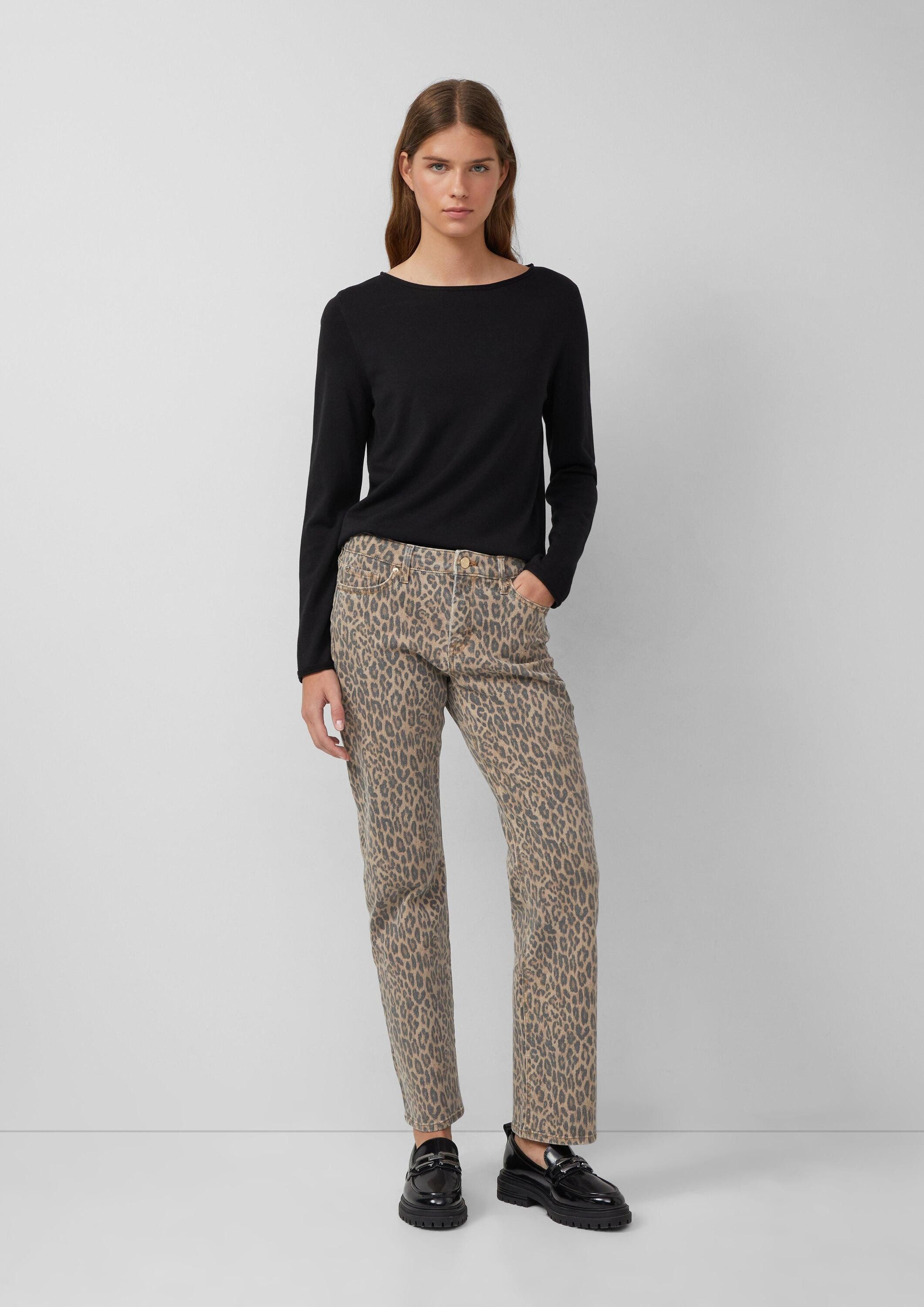 s.Oliver Regular-fit-Jeans Jeans-Hose KAROLIN Karolin: Regular Fit / Mid Rise / Straight Leg mit Leo-Print