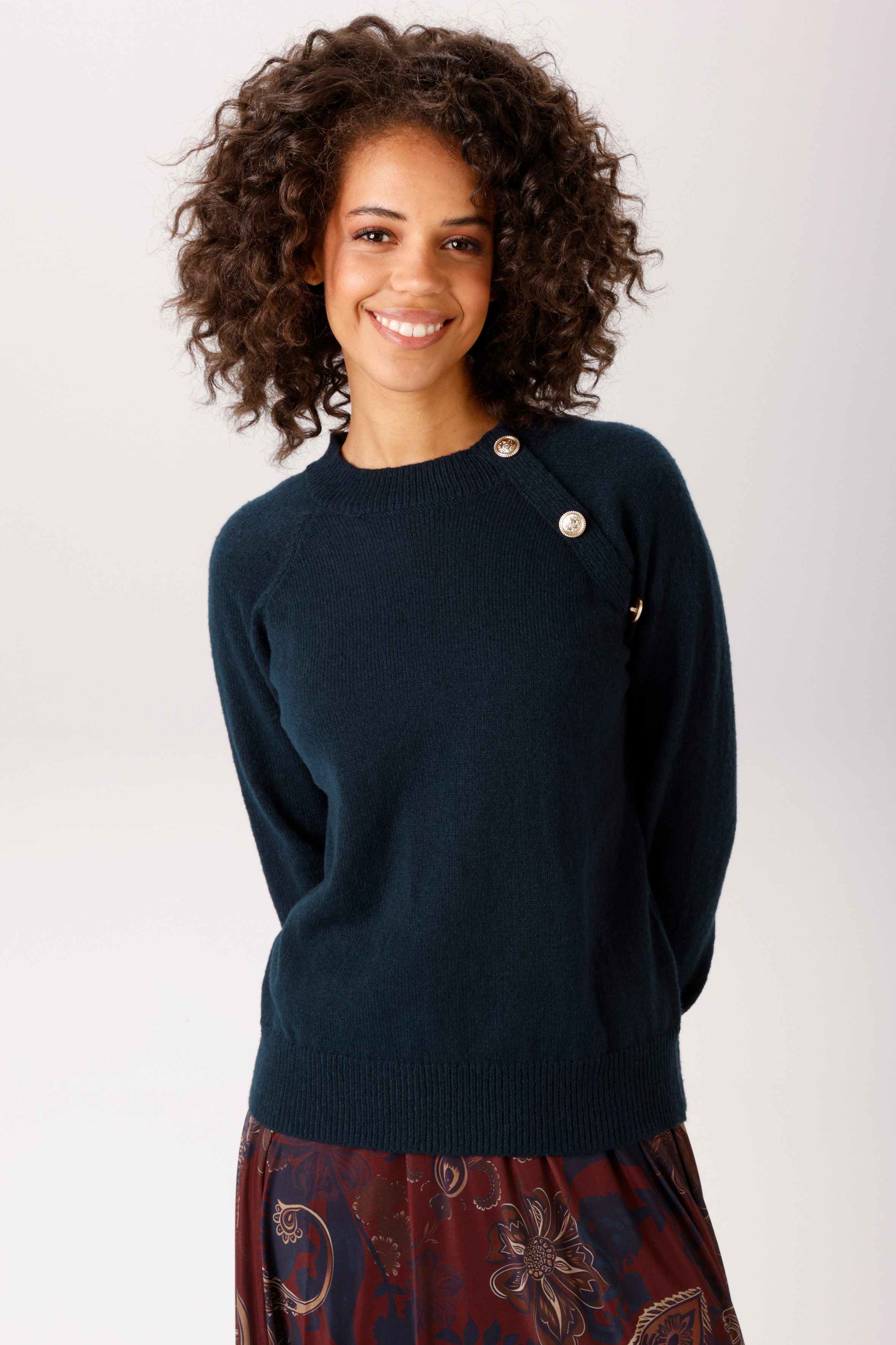 Aniston CASUAL Strickpullover mit dekorativen, geprägten Zierknöpfen - NEUE KOLLEKTION. € 29,99, (€ 29,99 pro 1 Stk).