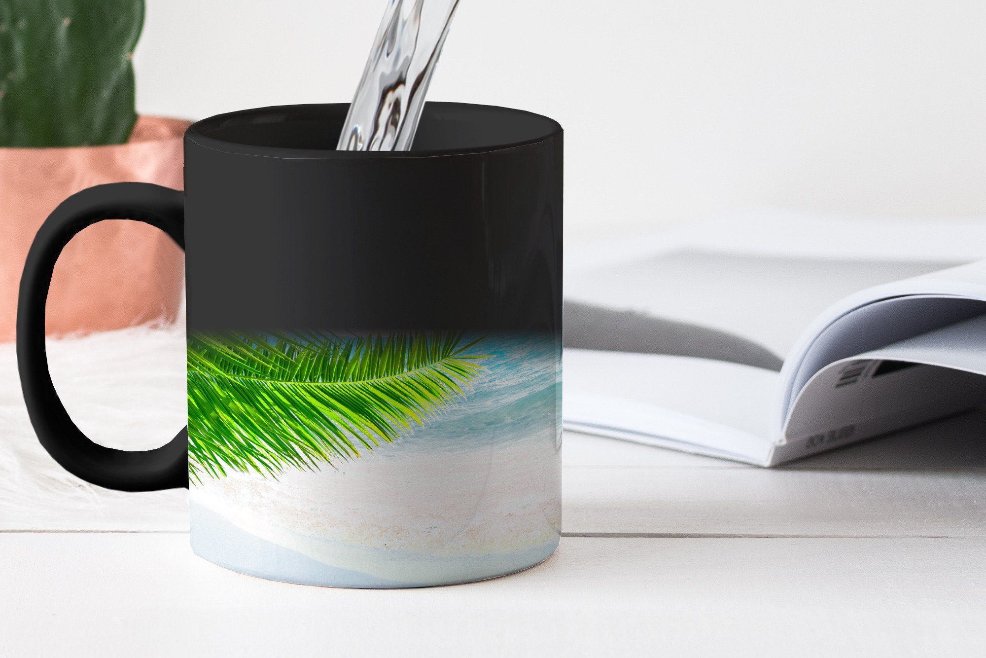 MuchoWow Tasse Teetasse, - Keramik, - Palme, Tropisch Kaffeetassen, Geschenk Strand Zaubertasse, Farbwechsel