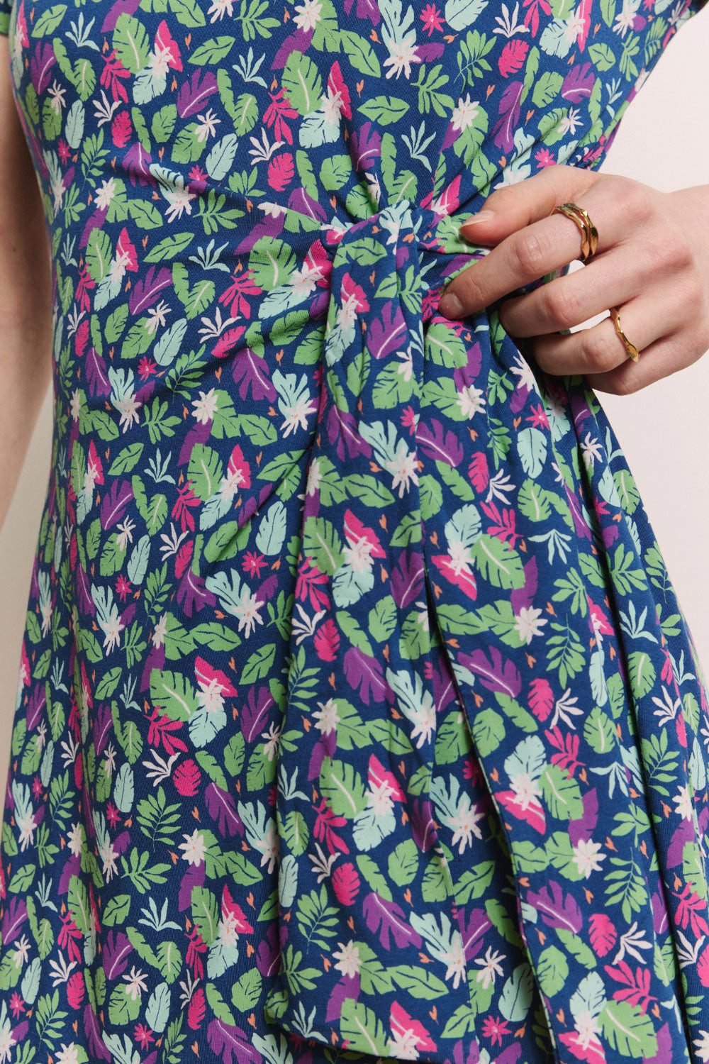 Tranquillo Sommerkleid Jerseykleid Oliviaa aus EcoVero™ Viskose Seitliche Bindebänder betonen die Taille figurschmeichelnd