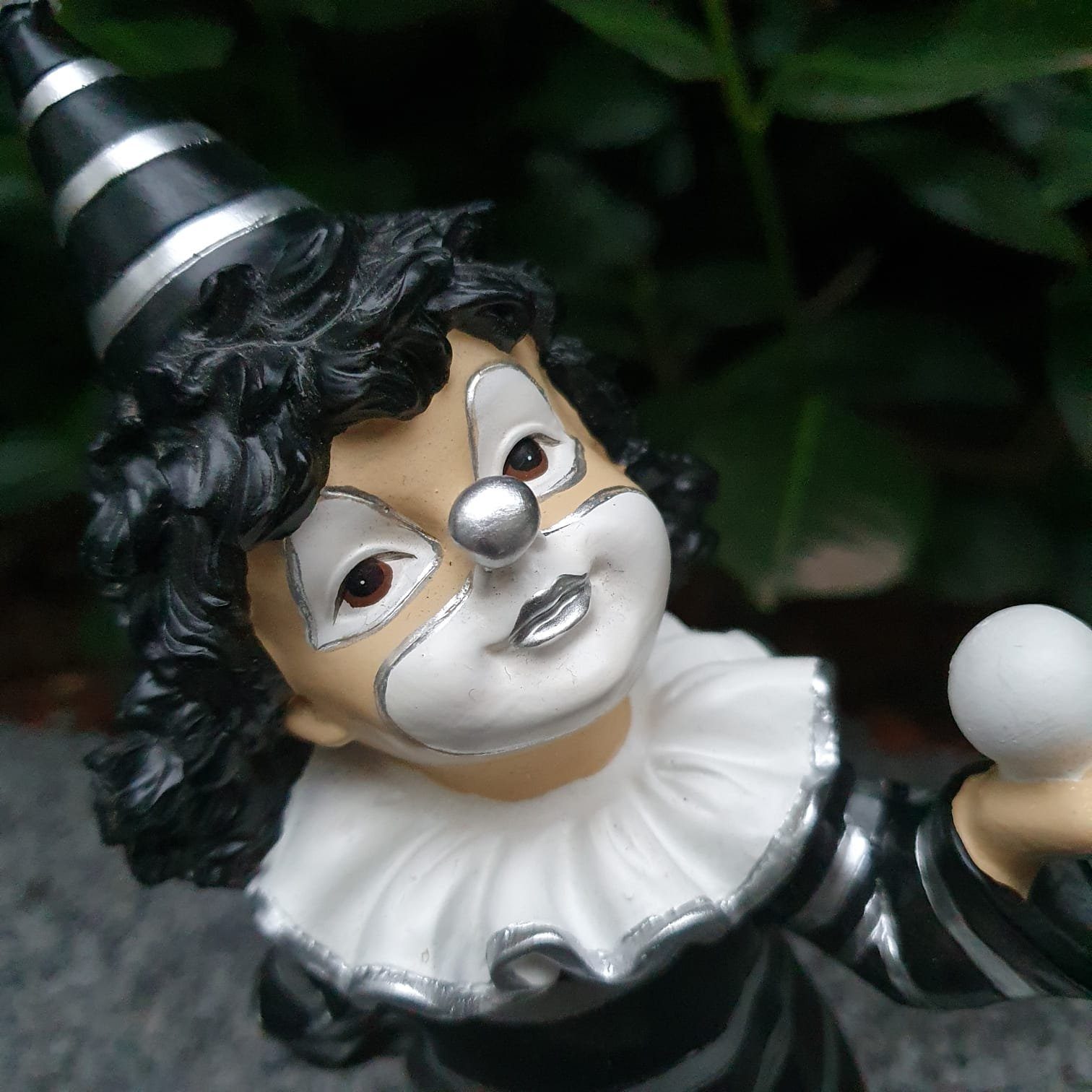 Aspinaworld Gartenfigur Clown cm 22 mit Ball wetterfest