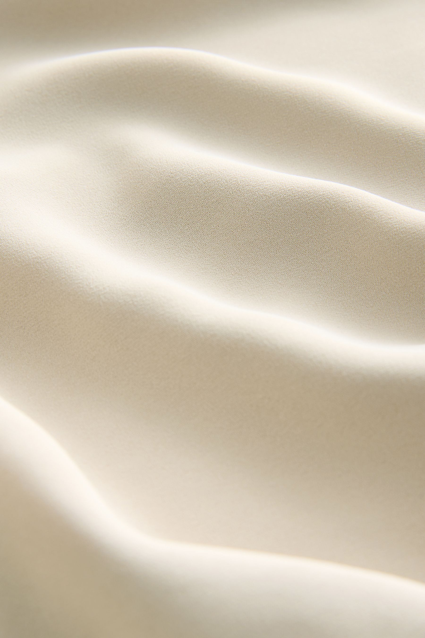 Next Midikleid Drapiertes Midikleid mit goldfarbenem Beschlag (1-tlg)