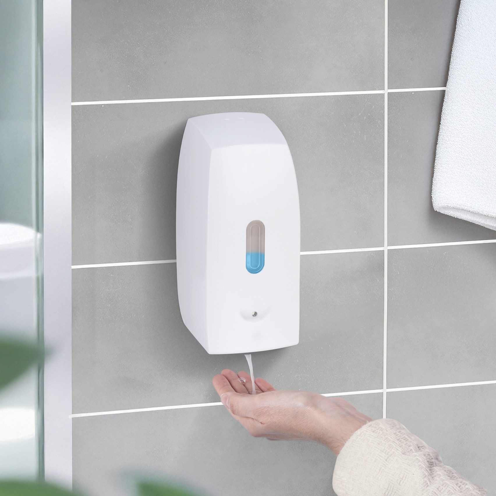 WENKO Seifenspender Tirano, automatischer Dosierspender mit Sensor, Befestigen ohne Bohren, 500 ml
