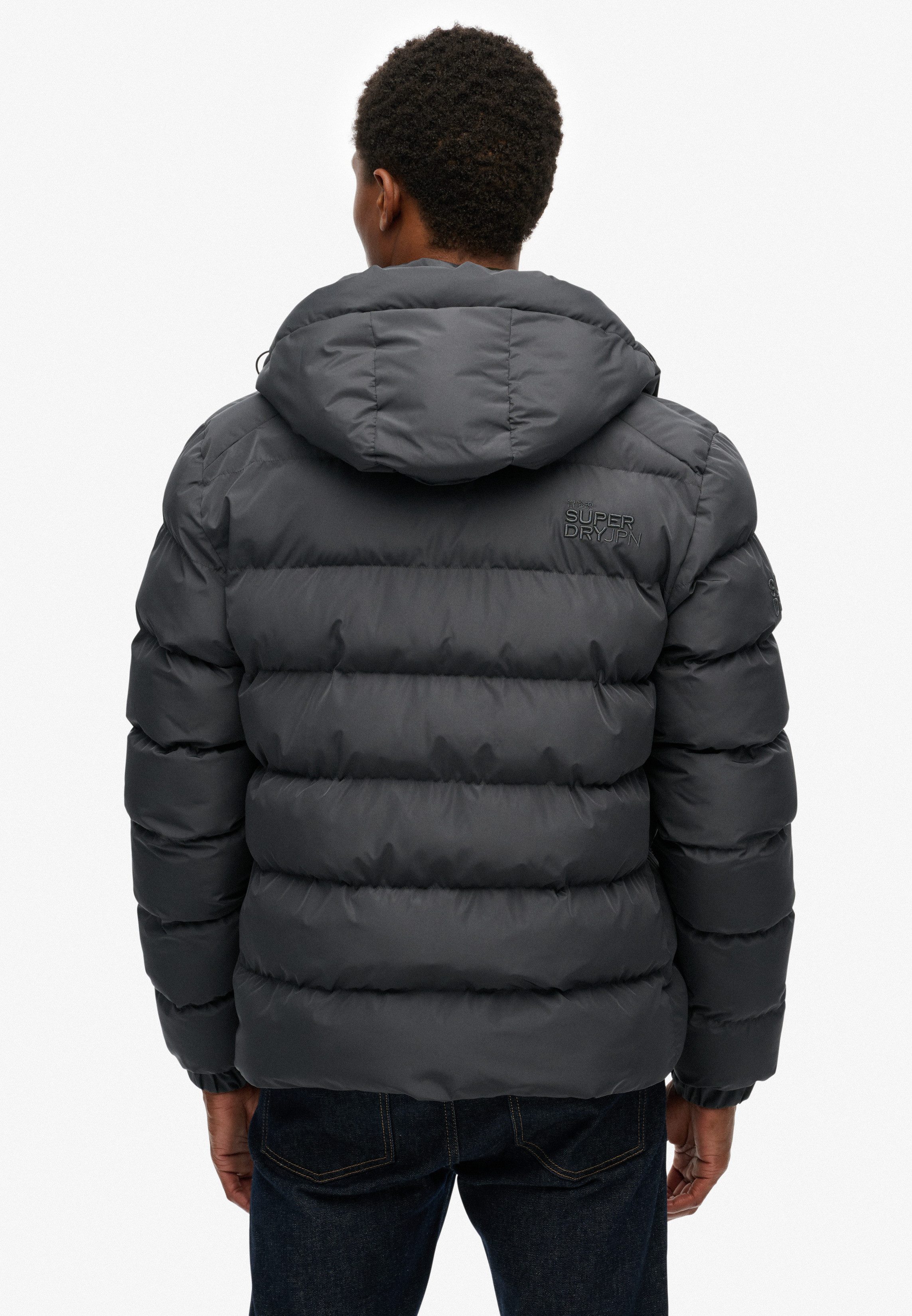 Superdry Steppjacke HOODED SPORTS PUFFER JACKET Kunstfaser, relaxed fit