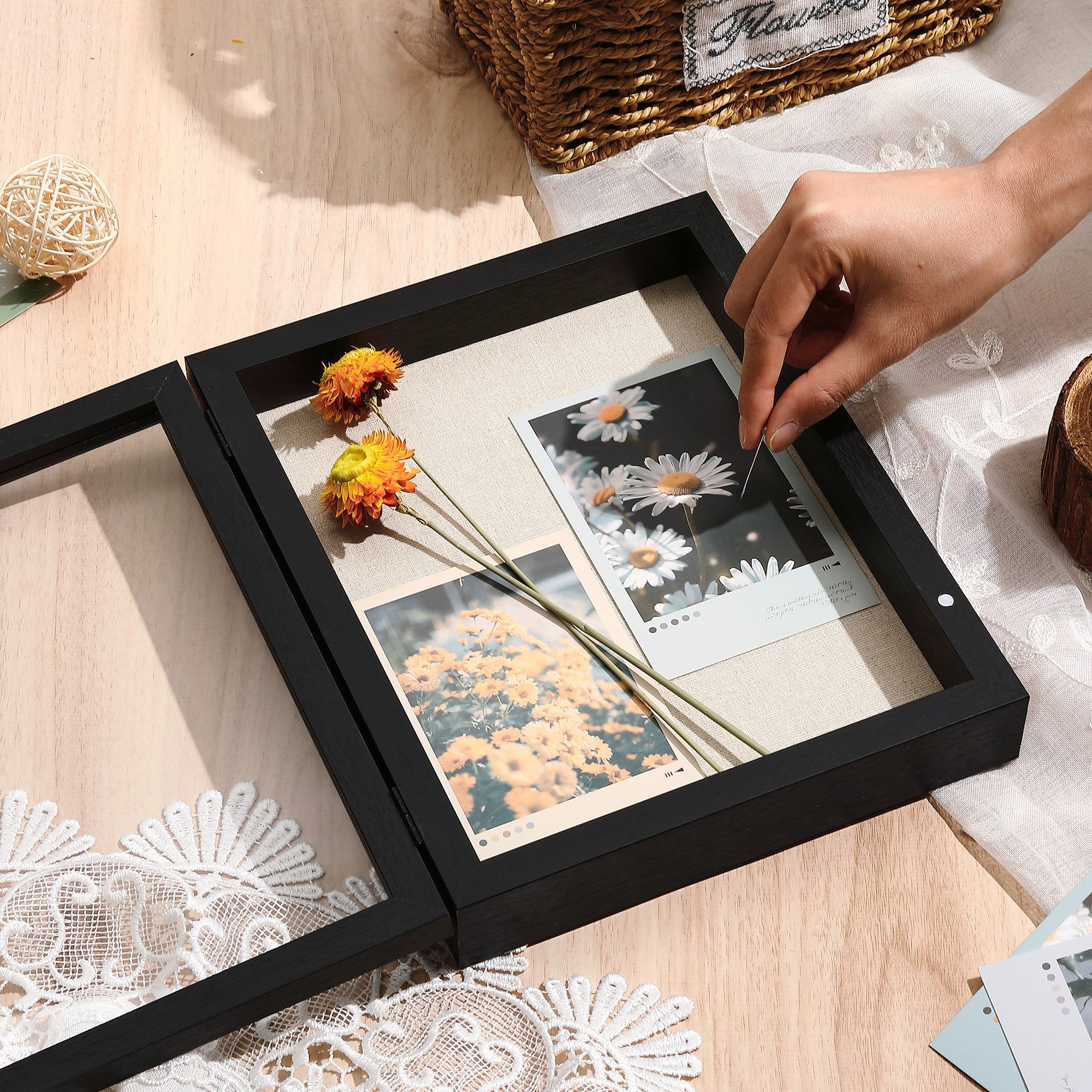 GarveeMore Einzelrahmen Vitrinenrahmen mit Glasklappabdeckung und Jutefläche 22x28x4 cm, (1 St), für Fotos, Blumen, Andenken, braun/schwarz