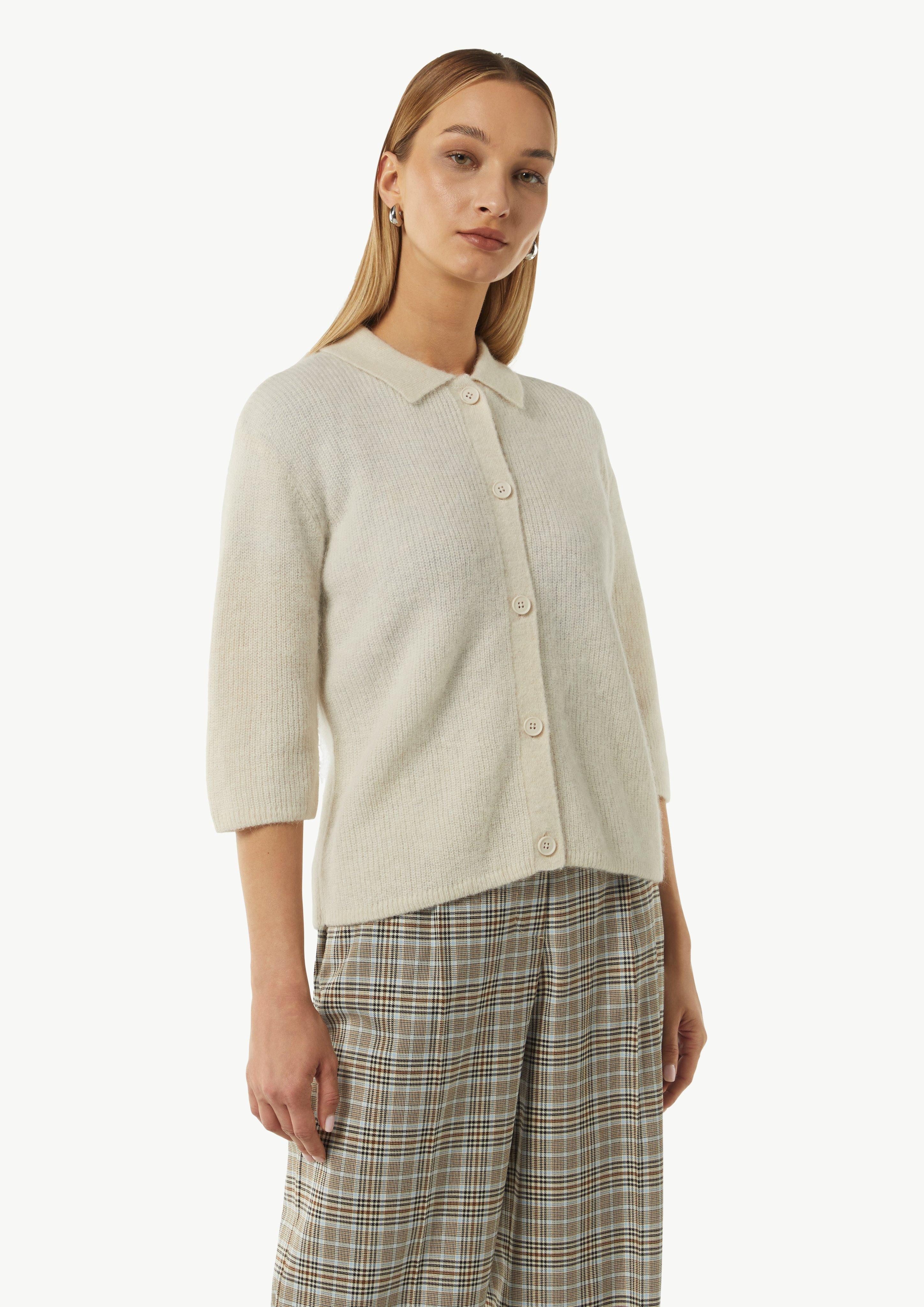 Strickjacke Strickjacke mit Polokragen und Knöpfen