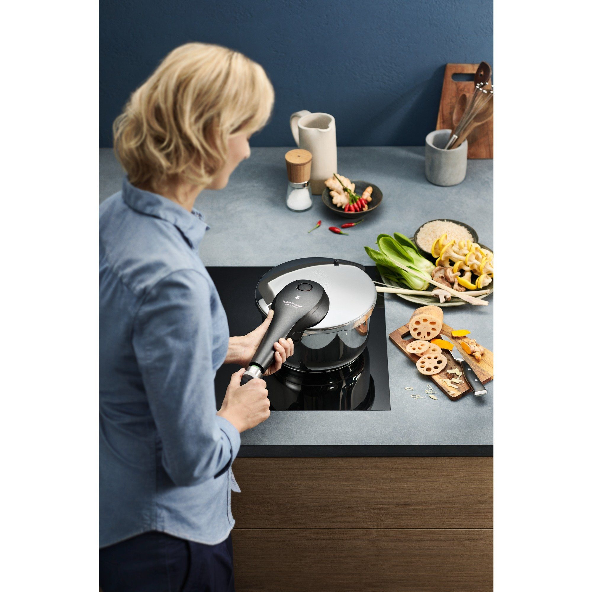 WMF Schnellkochtopf Perfect Premium One Pot Schnellkochtopf, 22 cm, 4,5 Liter, Cromargan® Edelstahl rostfrei 18/10 (1-tlg., Dampf-/ Druckkochtopf ohne Einsatz mit Deckel und Dichtungsring), One Pot