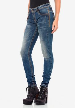 Cipo & Baxx Slim-fit-Jeans mit stylischer Kette in Straight Fit