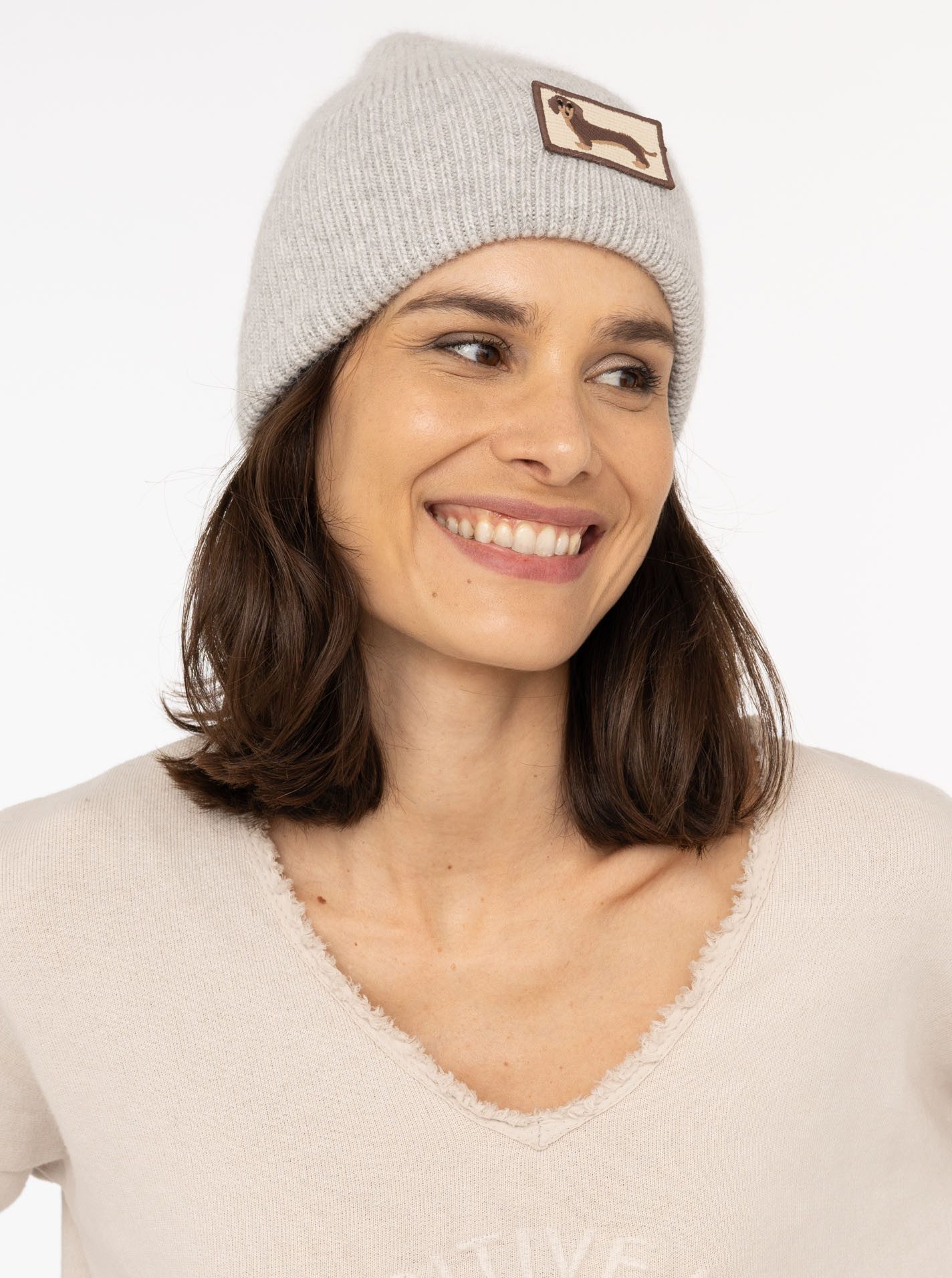Zwillingsherz Beanie "Dog Patch" mit süßem Dackelmotiv und Wollanteil günstig online kaufen