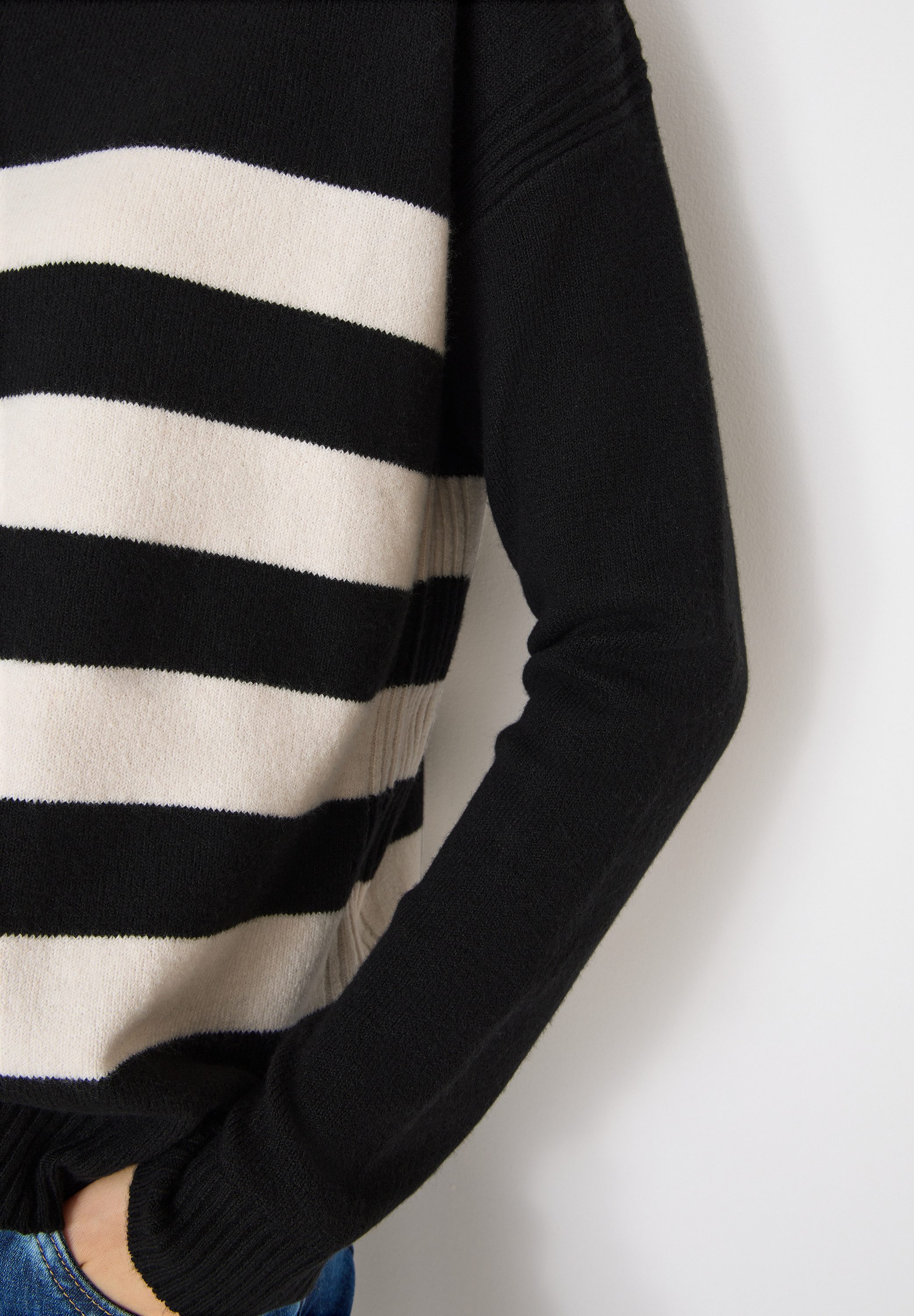 CECIL Rollkragenpullover mit Colorblocking-Streifen und großem Kragen