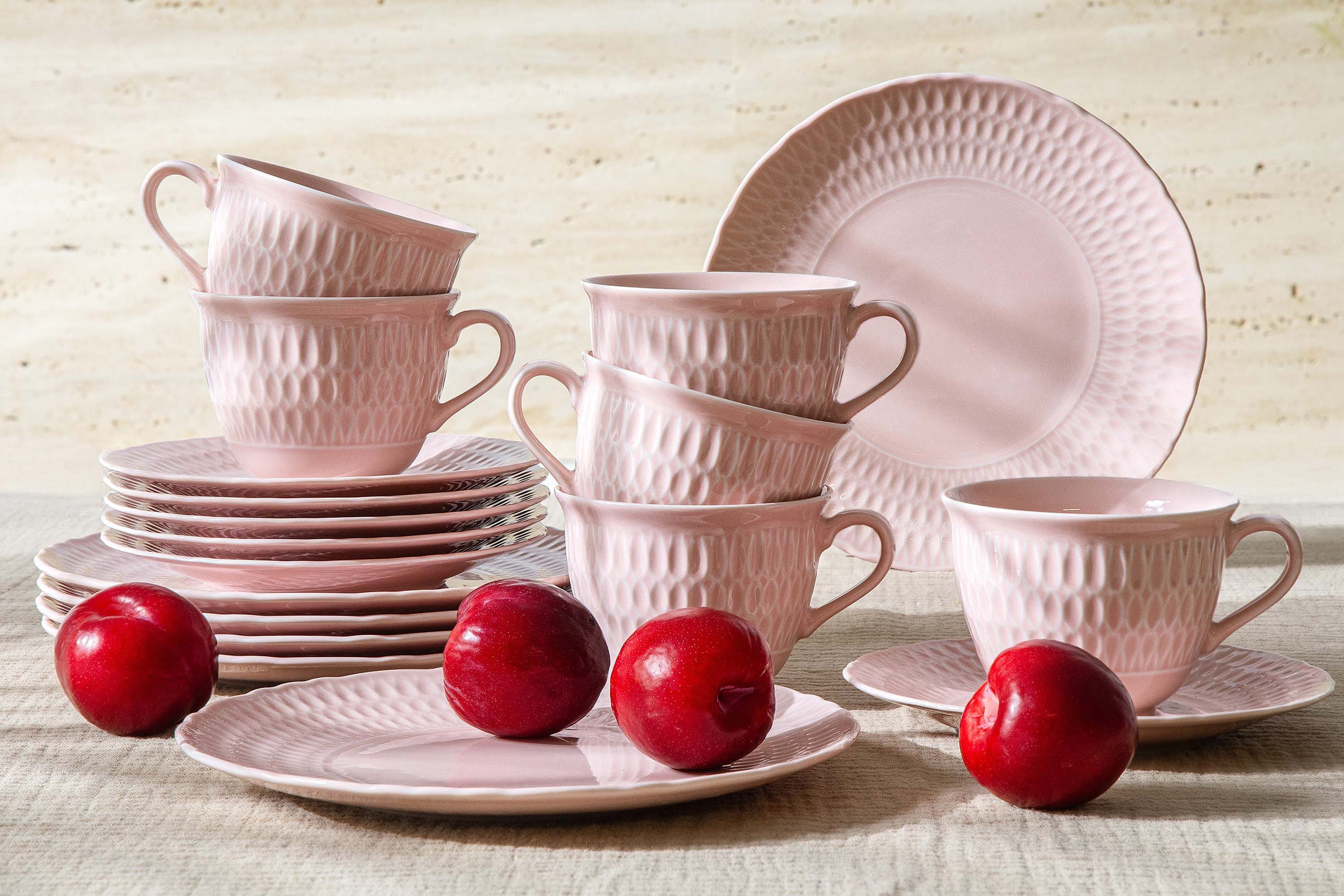 KONSIMO® Kaffeeservice CMIELOW SOFIA Kombiservice, Hochwertiges Premium-Hartporzellan (18-tlg), 6 Personen, Porzellan, spülmaschinengeeignet, mikrowellengeeignet, mit eleganten Verzierungen
