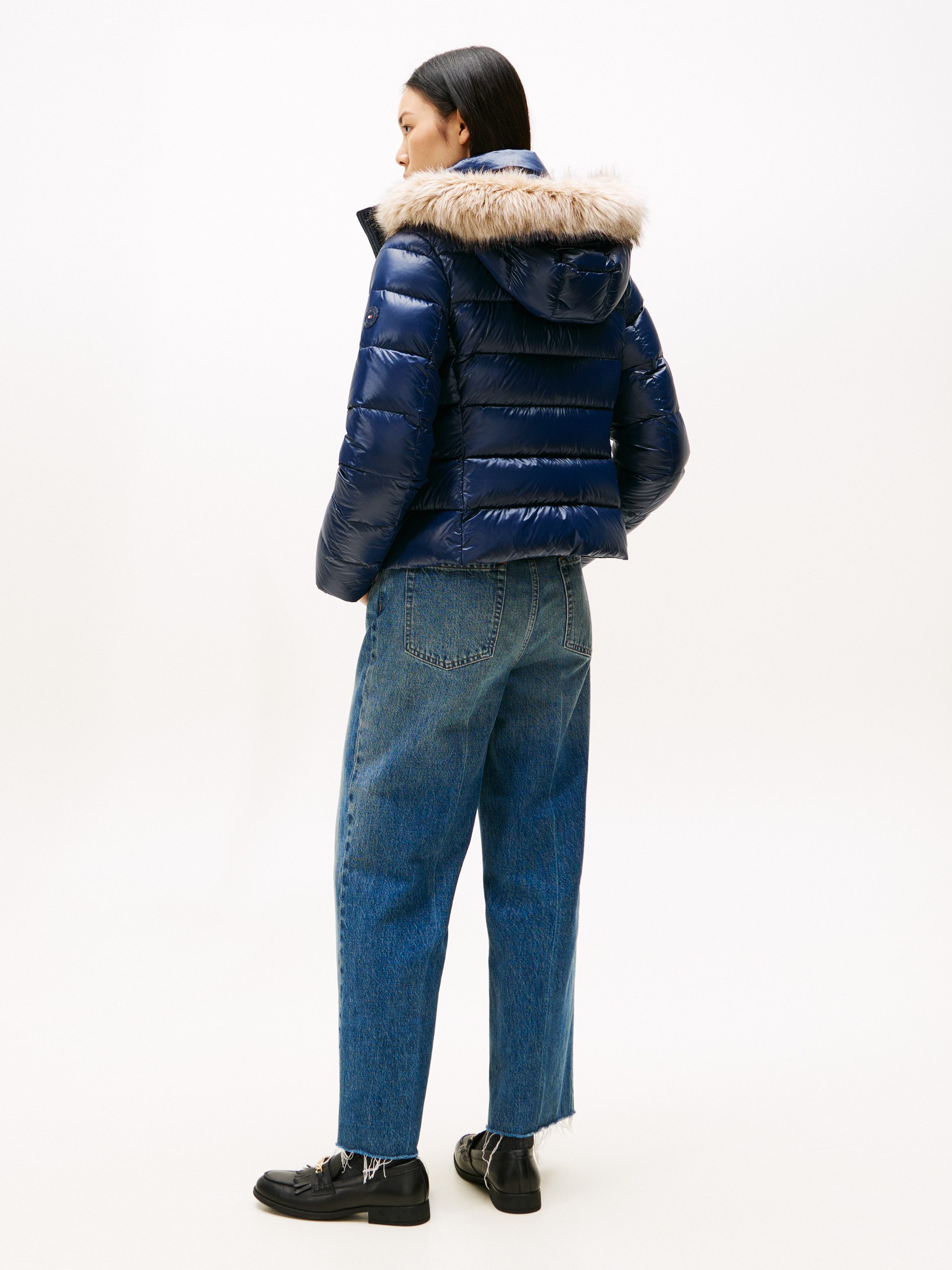 Tommy Hilfiger Steppjacke GLOSS HW DOWN SLIM JACKET W FUR in leicht glänzender Optik, mit Fellimitat