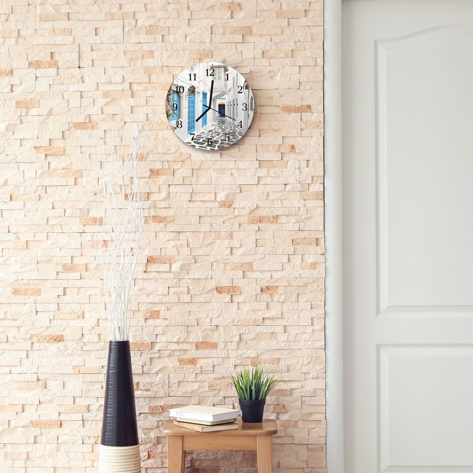 Primedeco Wanduhr Motiv Gasse mit und Quarzuhrwerk - 30 cm Rund Weisse Durchmesser Glas mit Wanduhr aus