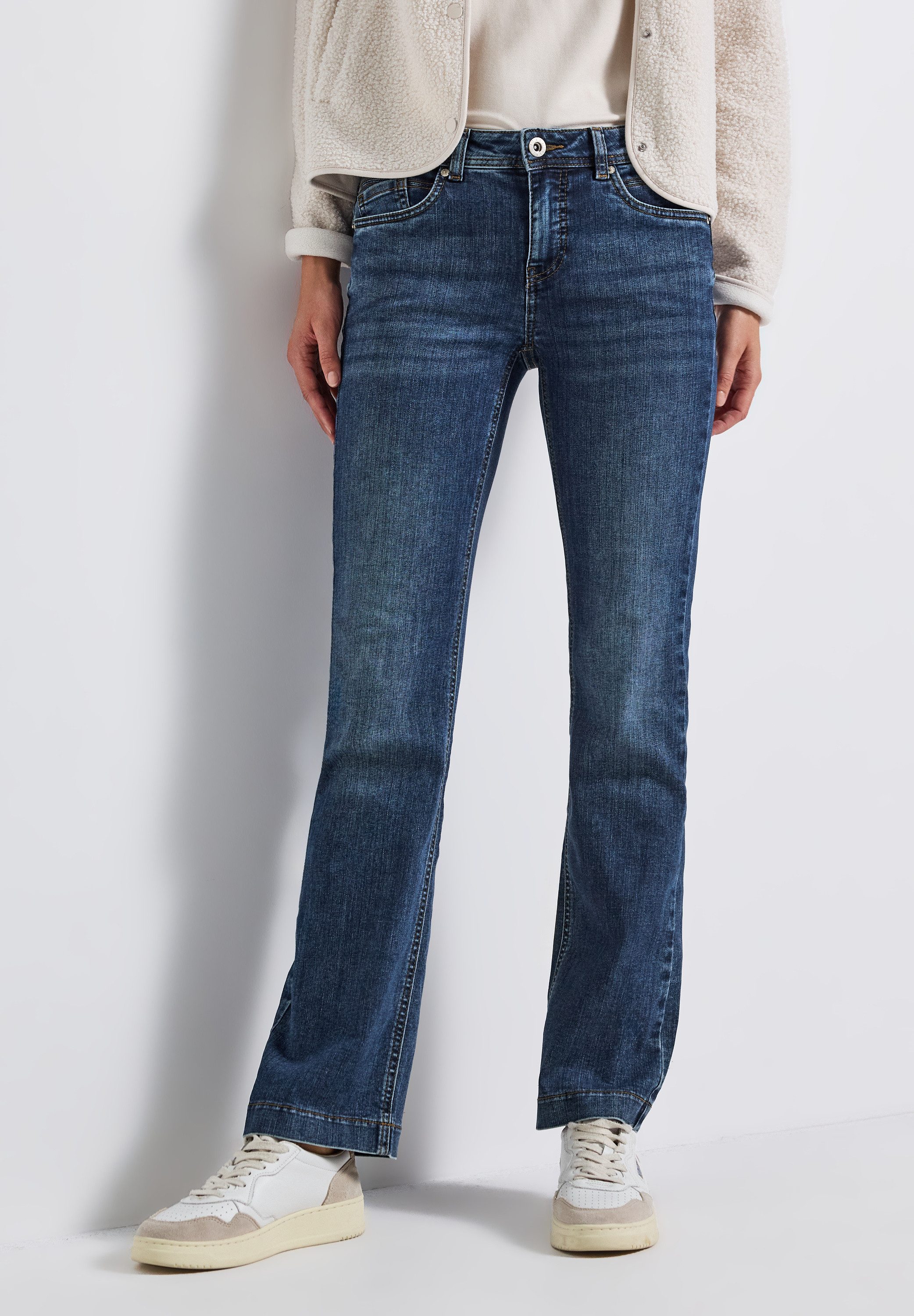 STREET ONE Bootcut-Jeans Style Bootcut in einer Slim Fit Passform und mit S günstig online kaufen