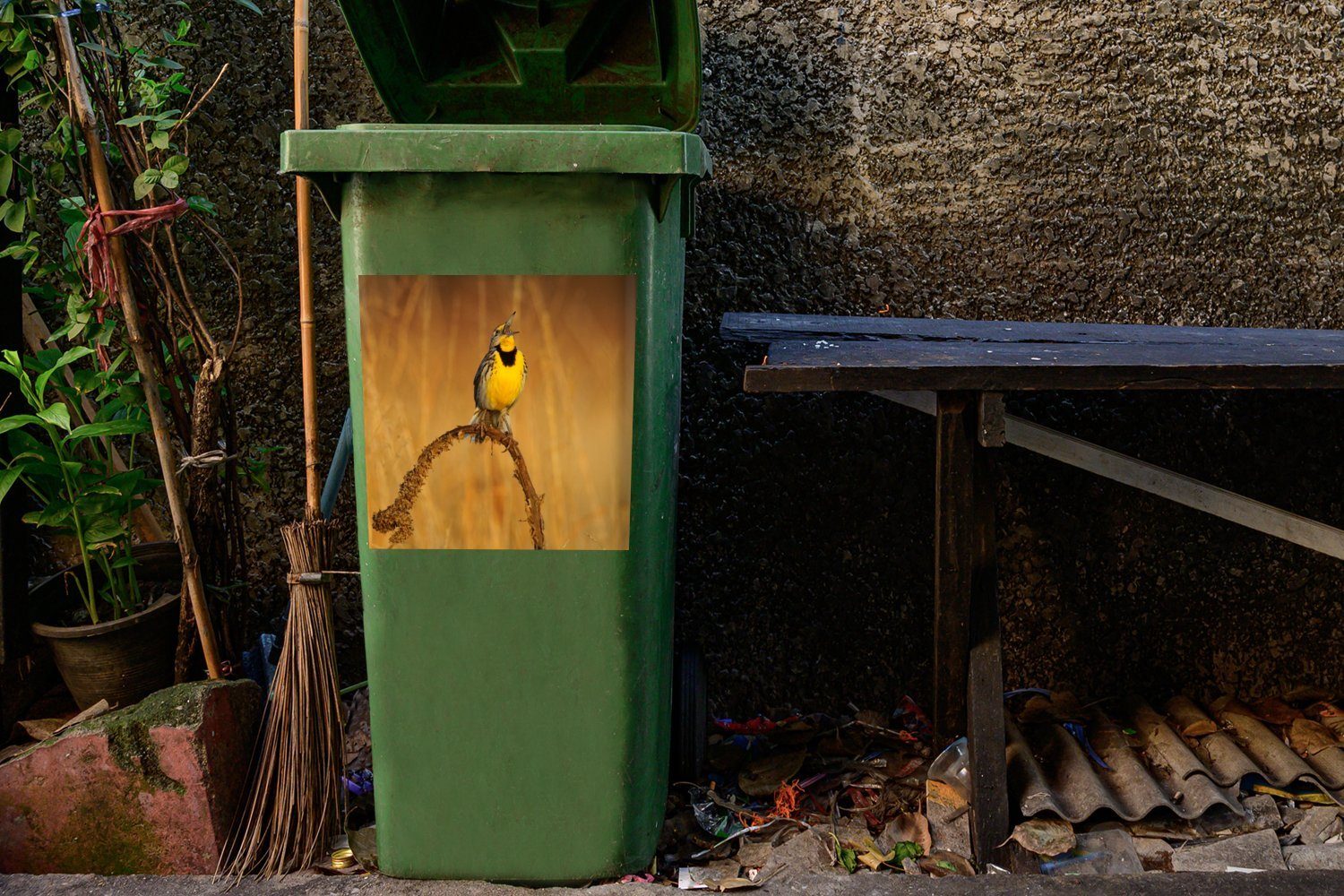 MuchoWow Wandsticker Feldlerche mit Pflanze Schnabel offenem Mülltonne, Mülleimer-aufkleber, Sticker, Abfalbehälter einer auf St), (1 Container