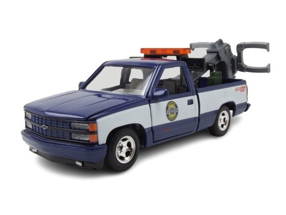 Motormax Modellauto Chevrolet 454 SS Pick Up Abschlepper 1992 blau weiß, Maßstab 1:24