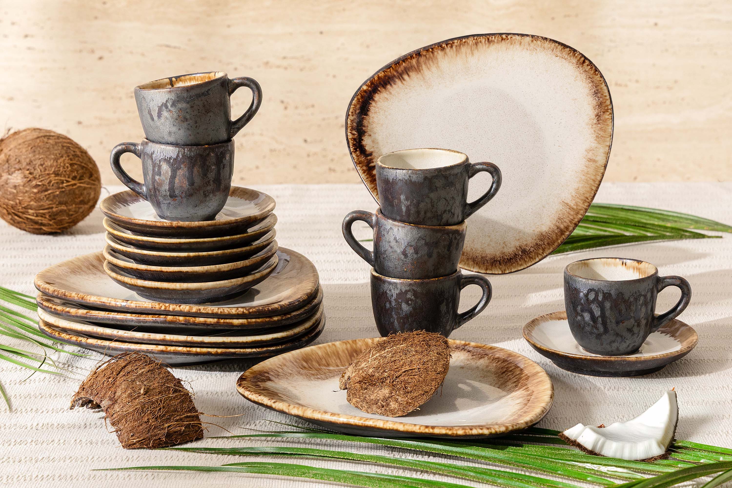 KONSIMO® Kaffeeservice PRIMA Espresso-Set mit Desserttellern, Premiumqualität aus EU (18-tlg), 6 Personen, Keramik, handgefertigt, hochwertige Kunstproduktion, Farbe beige/braun