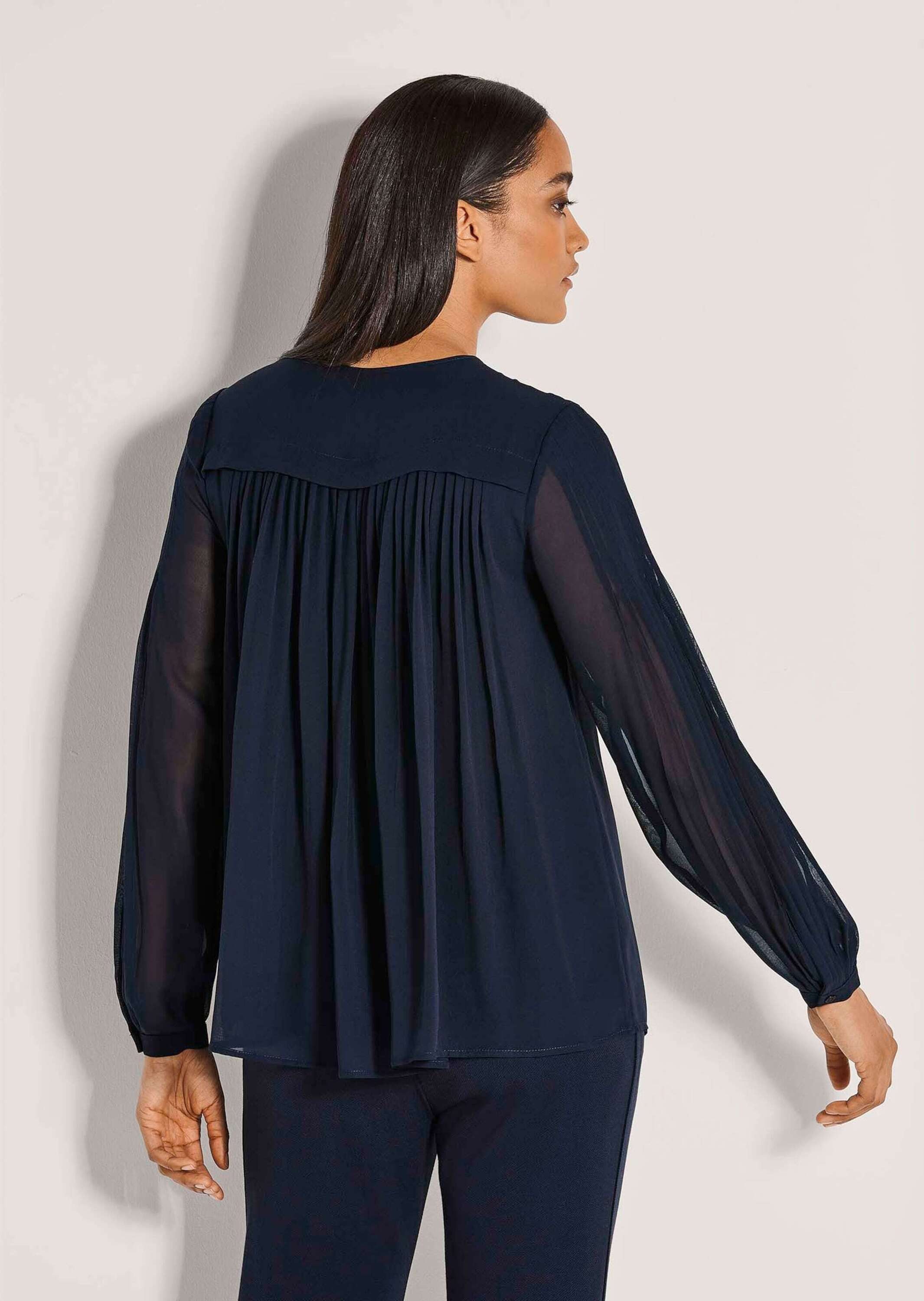 MADELEINE Langarmbluse Elegante Bluse mit plissiertem Rückenteil Zart transparent, Rundhals, verdeckte Knopfleiste, Langarm